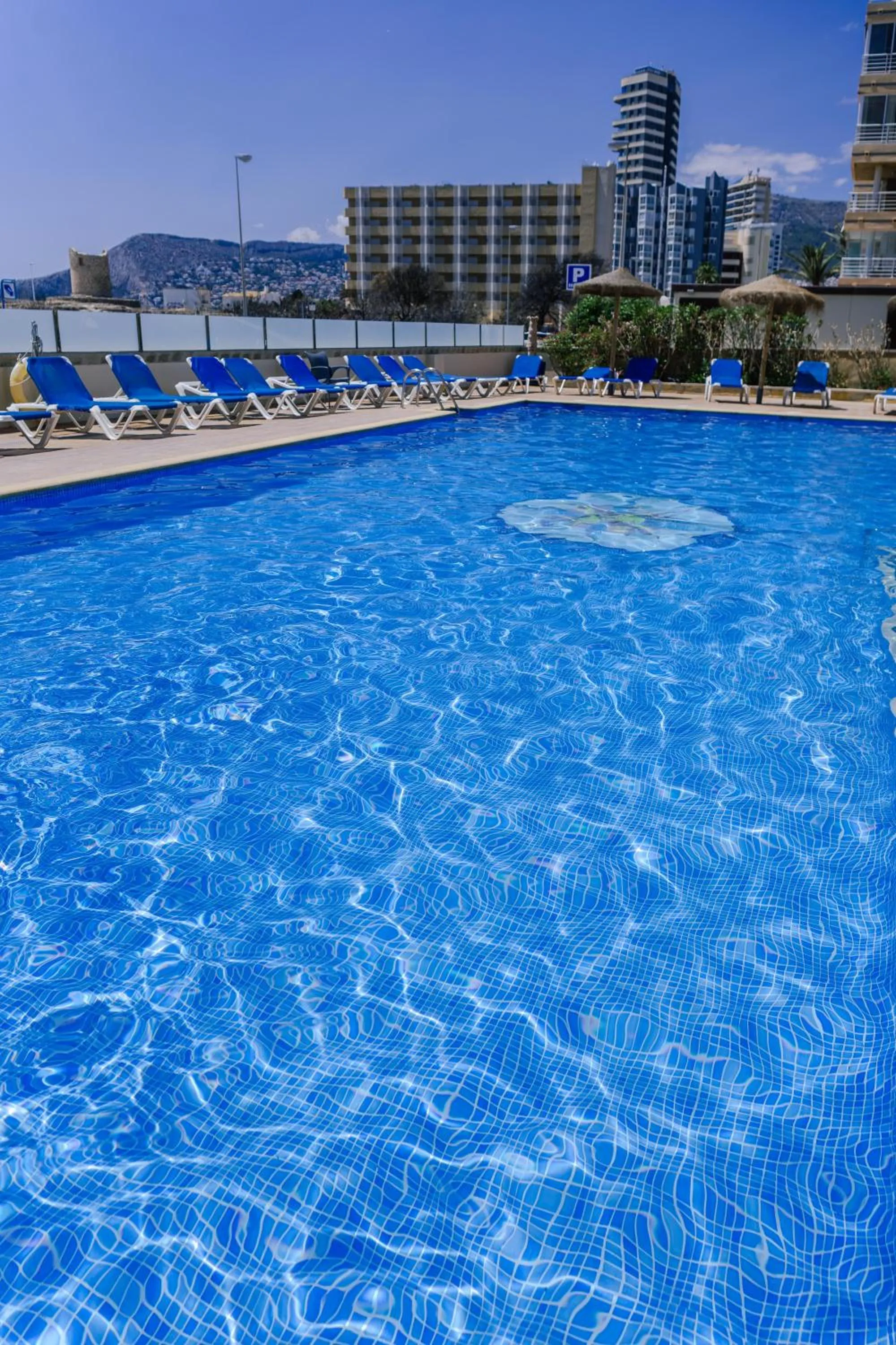 Swimming pool in Port Europa