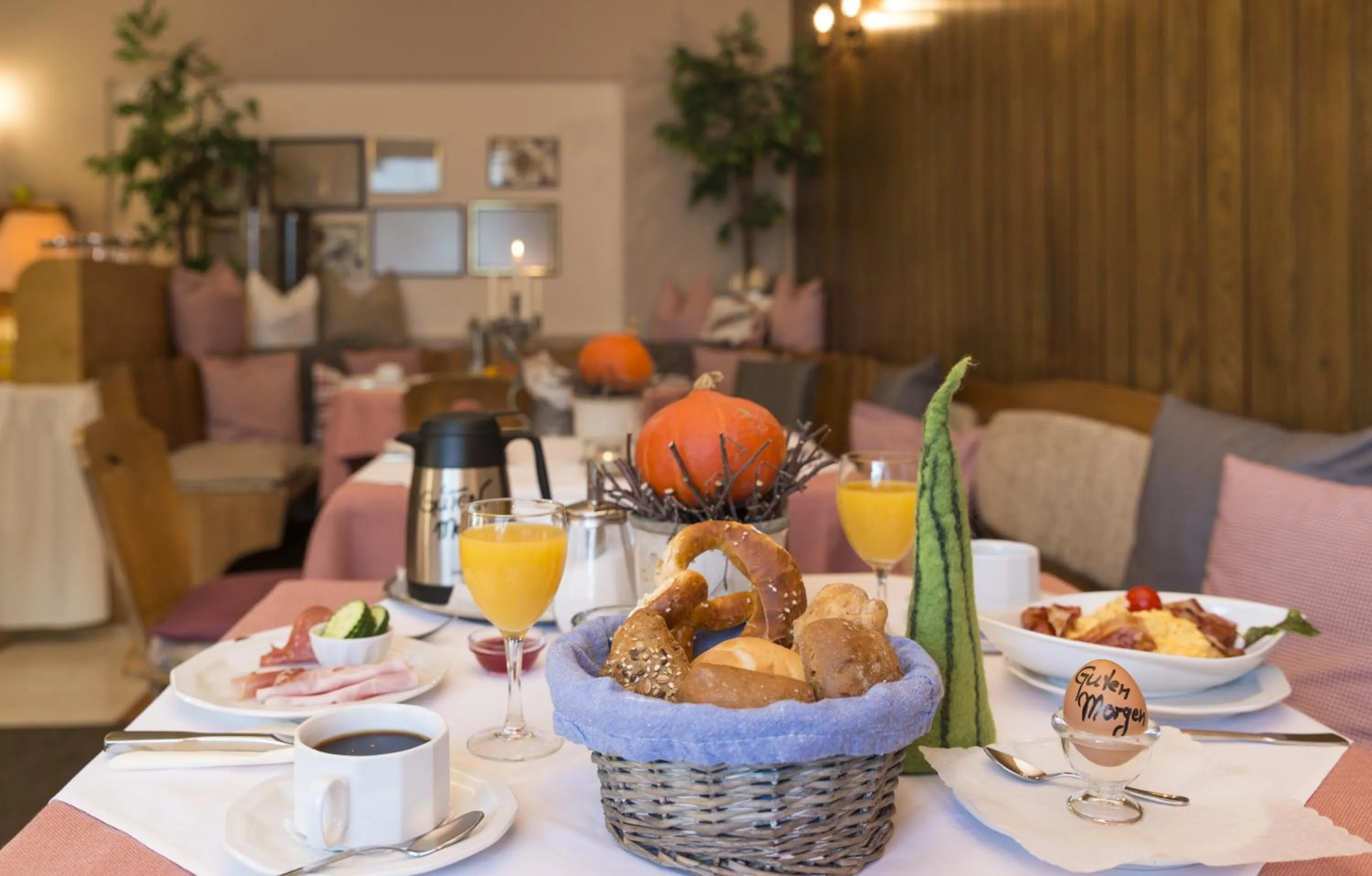 Restaurant/places to eat in Hotel Jägerhof garni