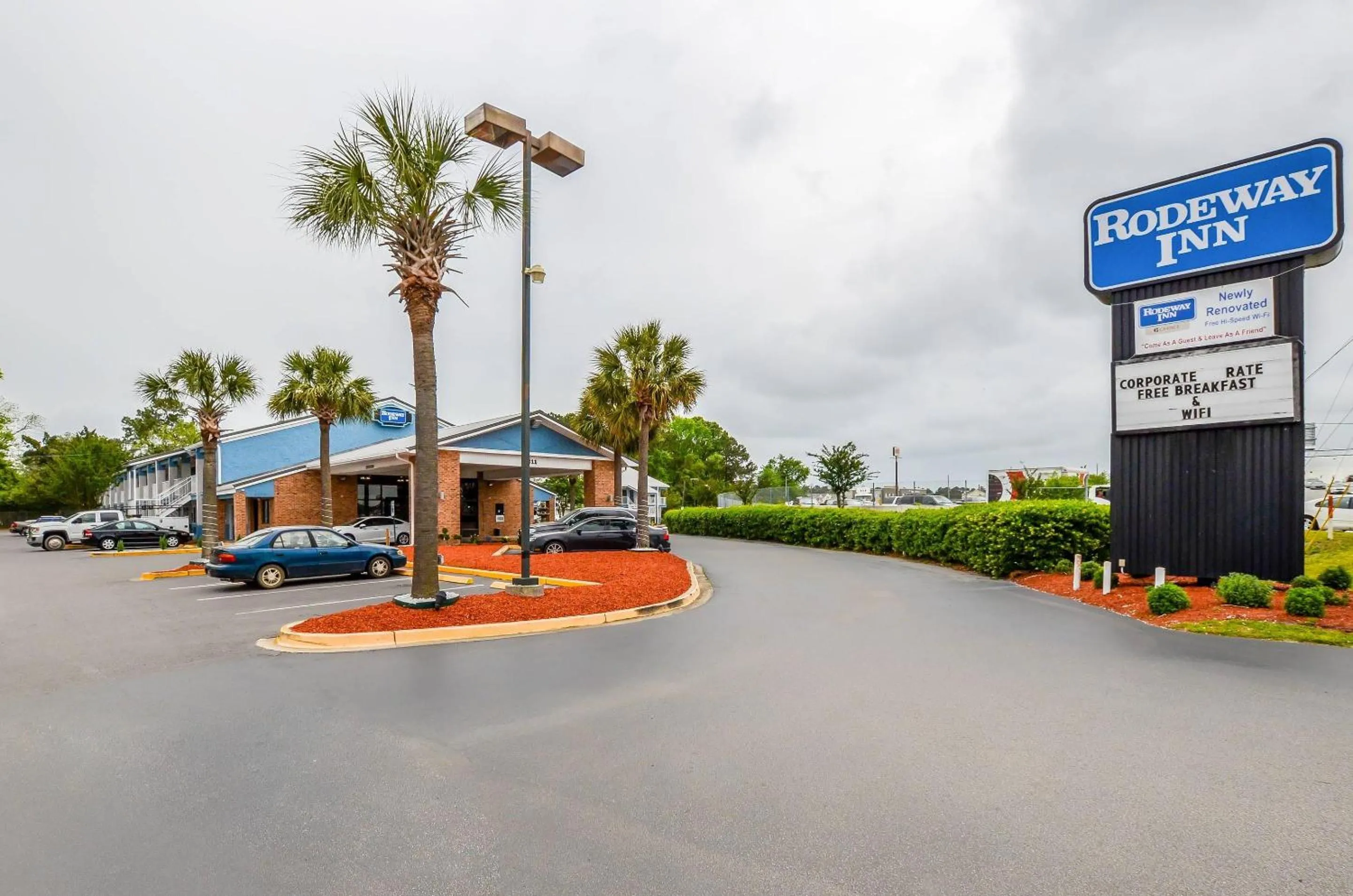 Property building in Rodeway Inn North Charleston - Ashley Phosphate