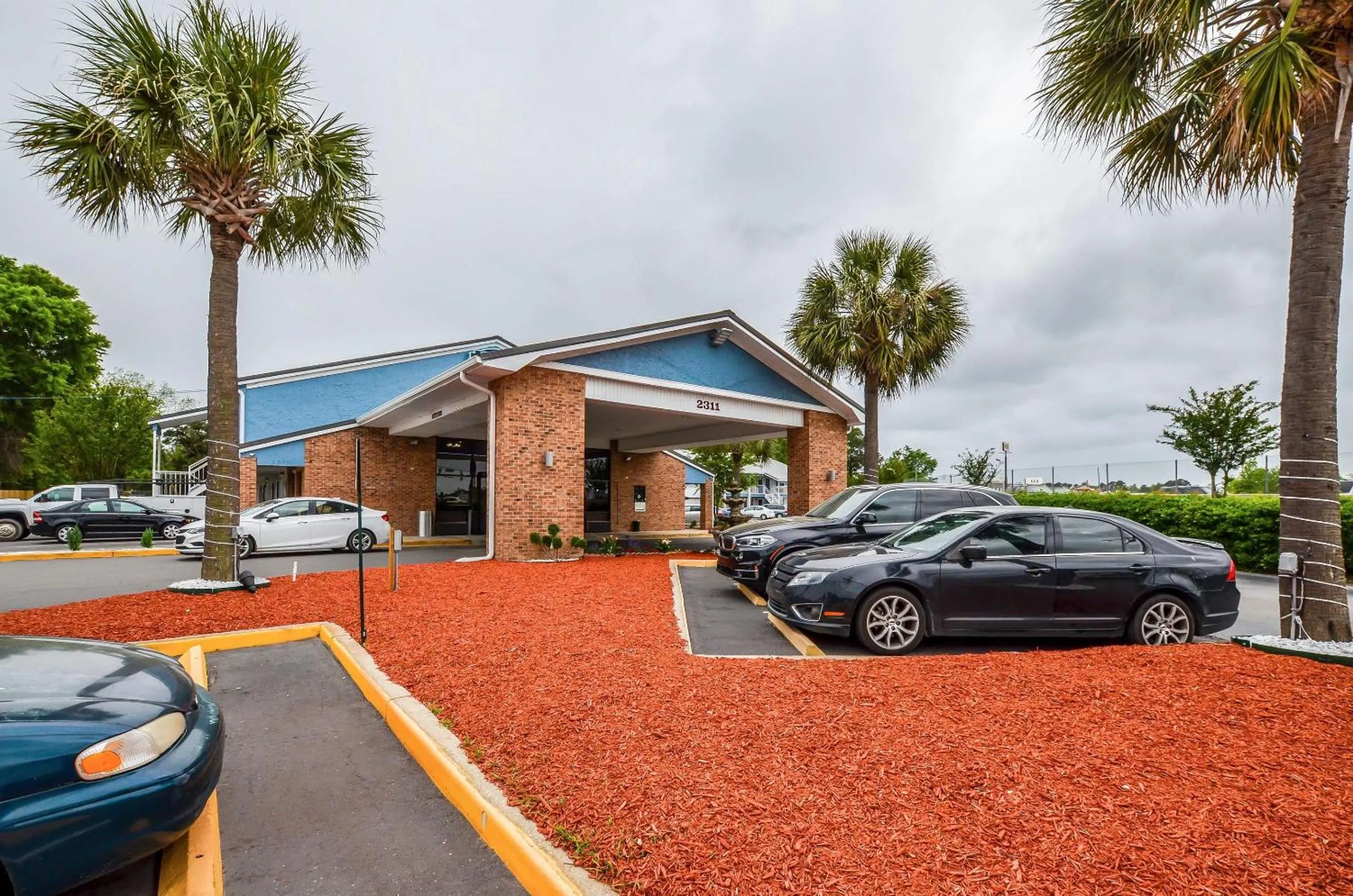 Property building in Rodeway Inn North Charleston - Ashley Phosphate