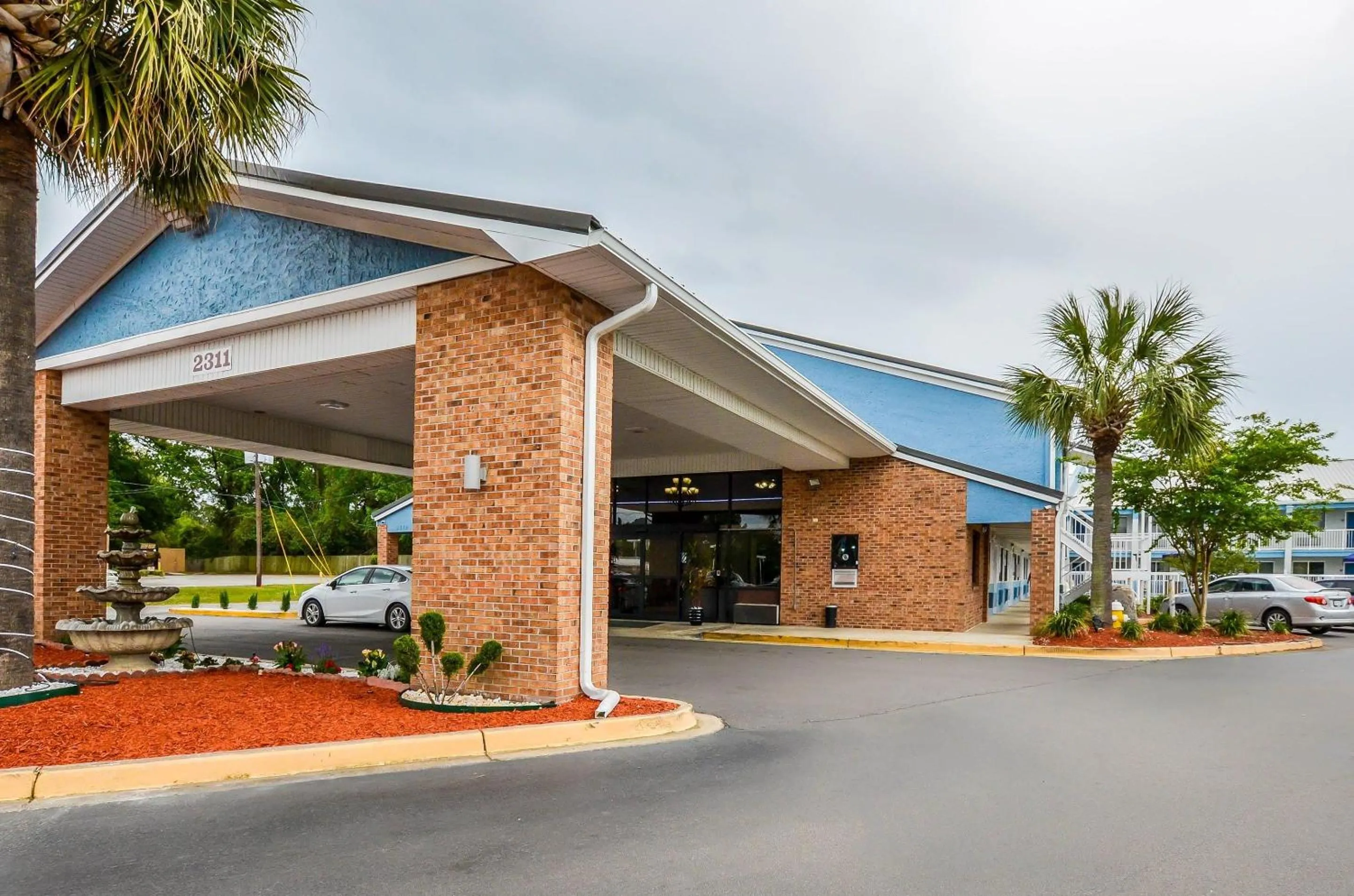 Property building in Rodeway Inn North Charleston - Ashley Phosphate