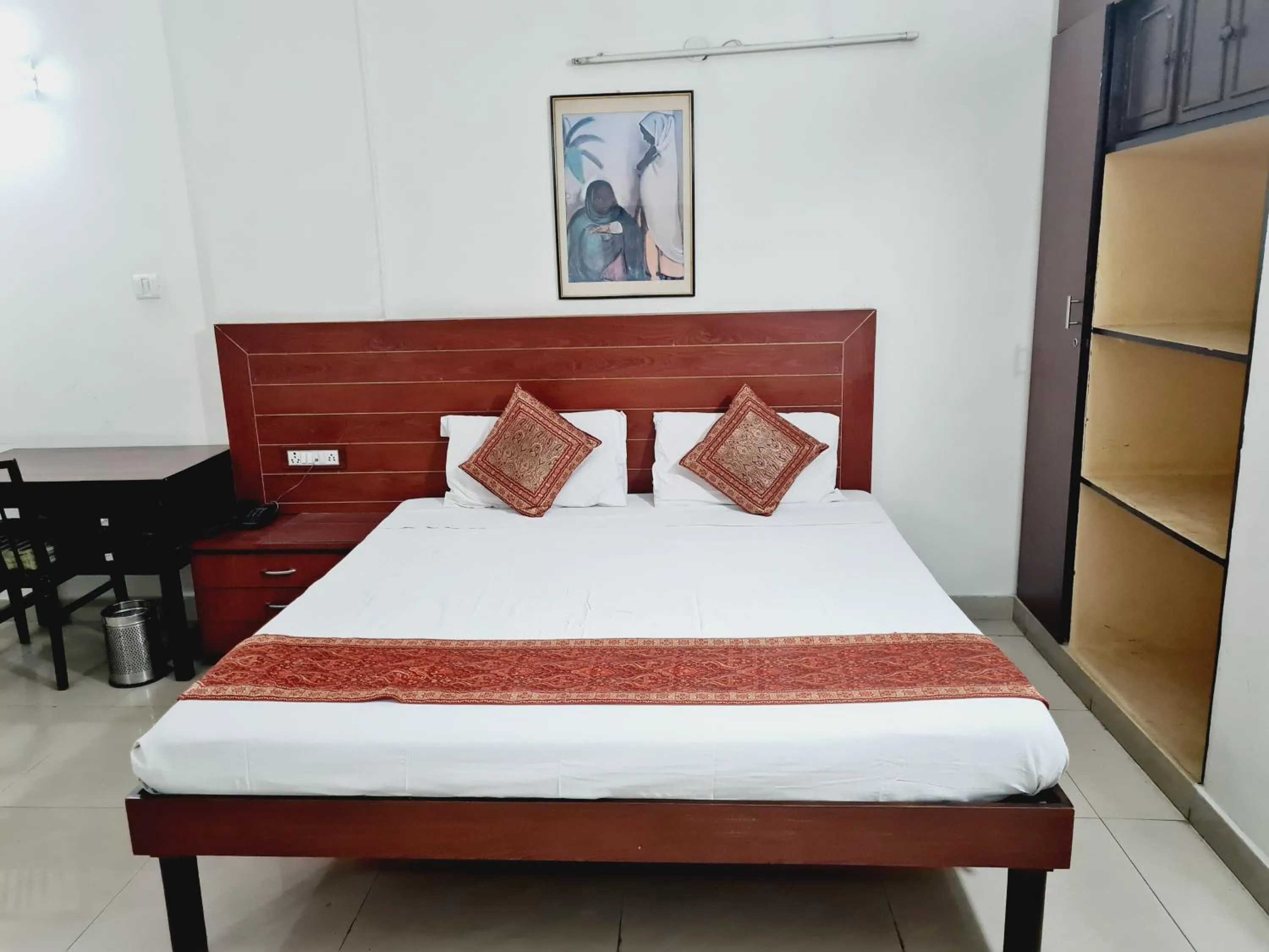 Deluxe Twin Room in YWCA International Guest House
