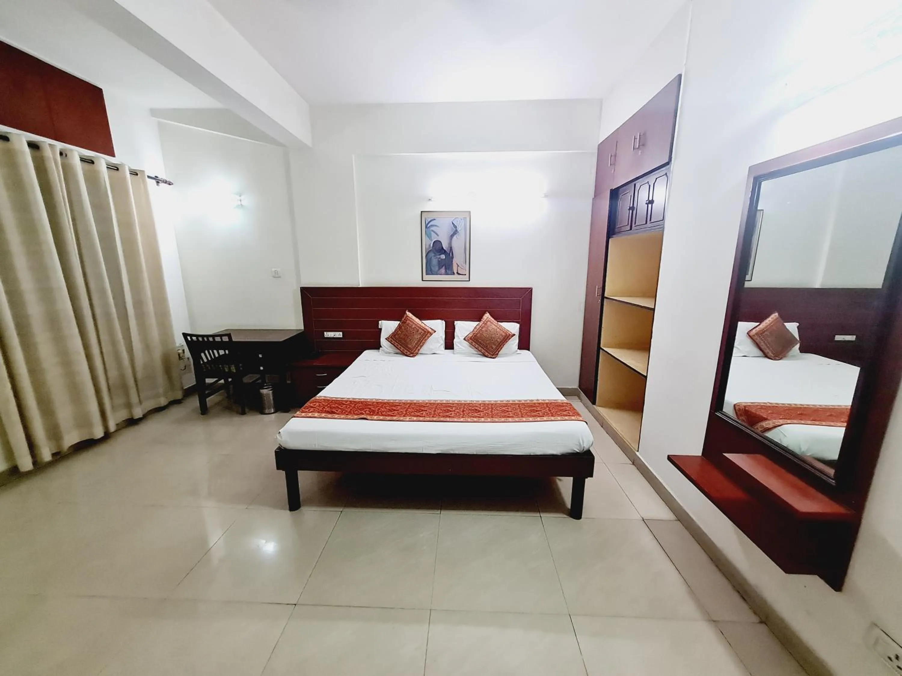 Deluxe Twin Room in YWCA International Guest House