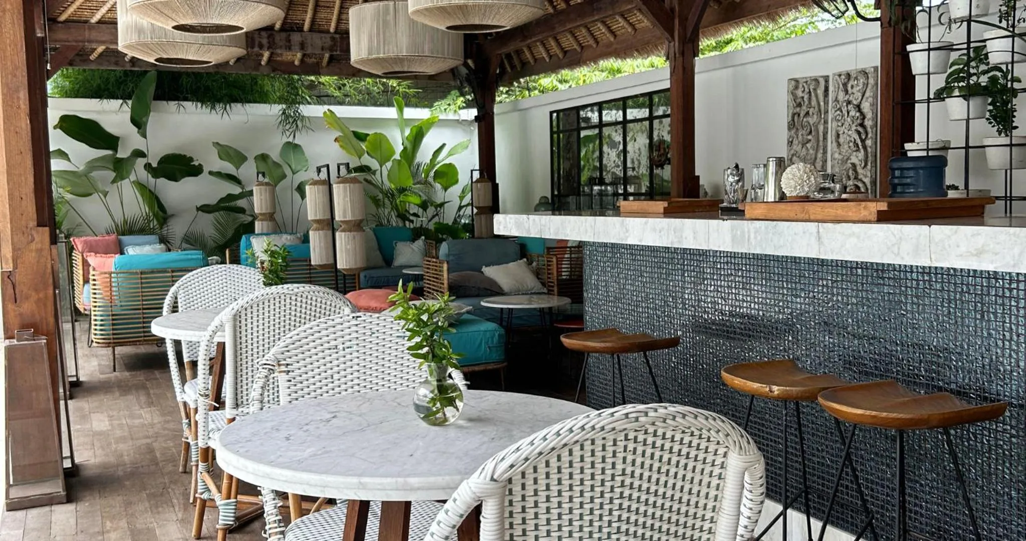 Restaurant/places to eat in Majo Private Villas