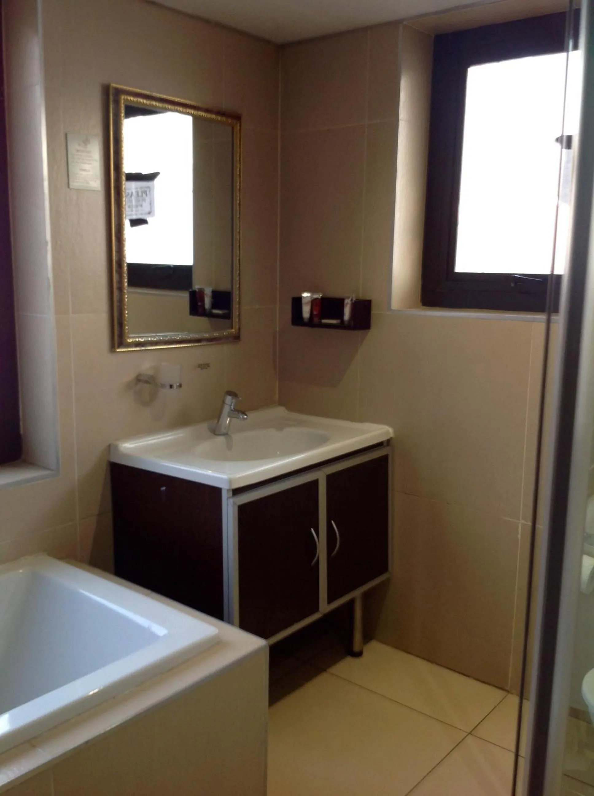 Bathroom in Alcazaba Hotel