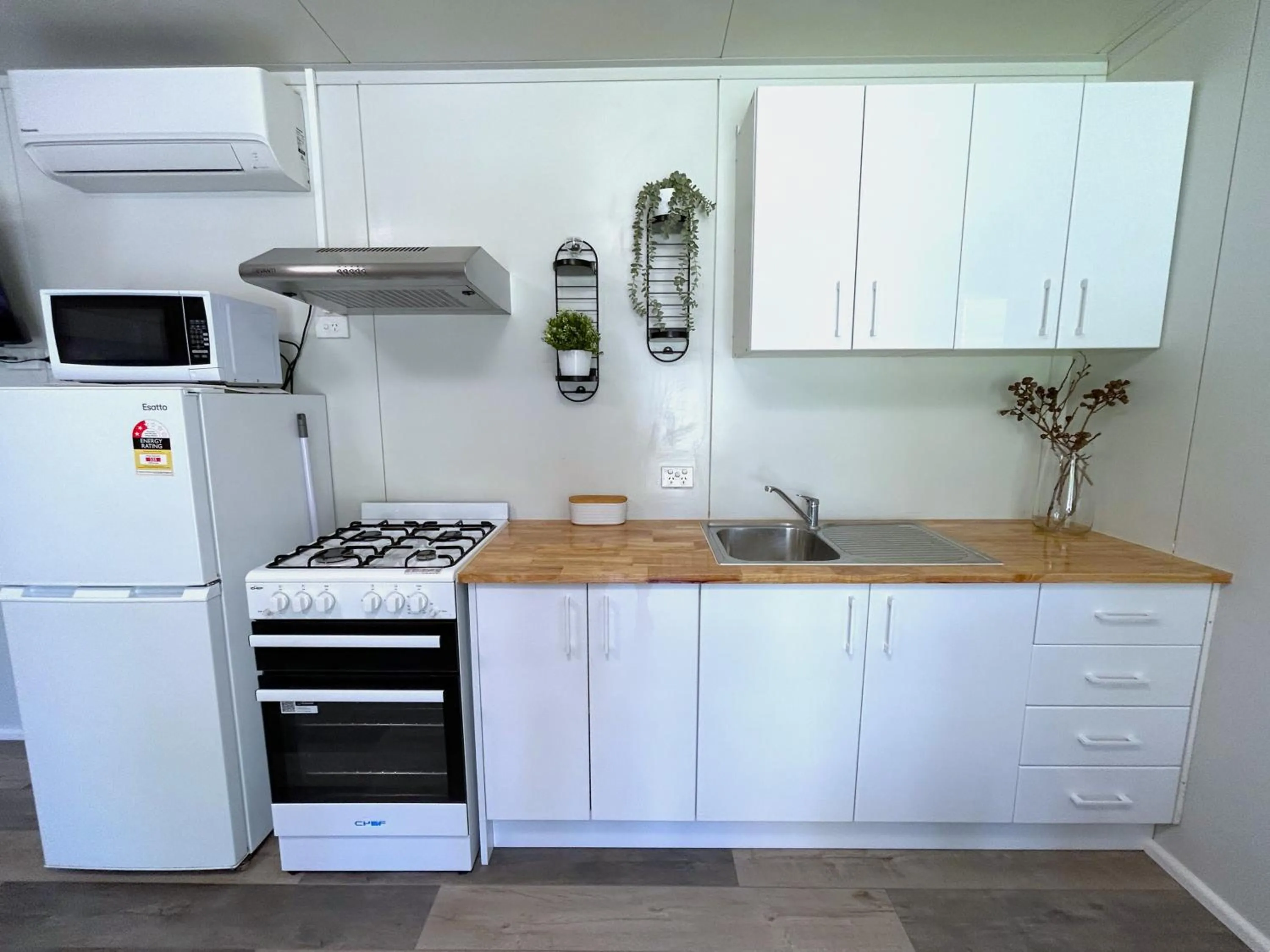 Kitchen or kitchenette in Mandurah Coastal Holiday Park