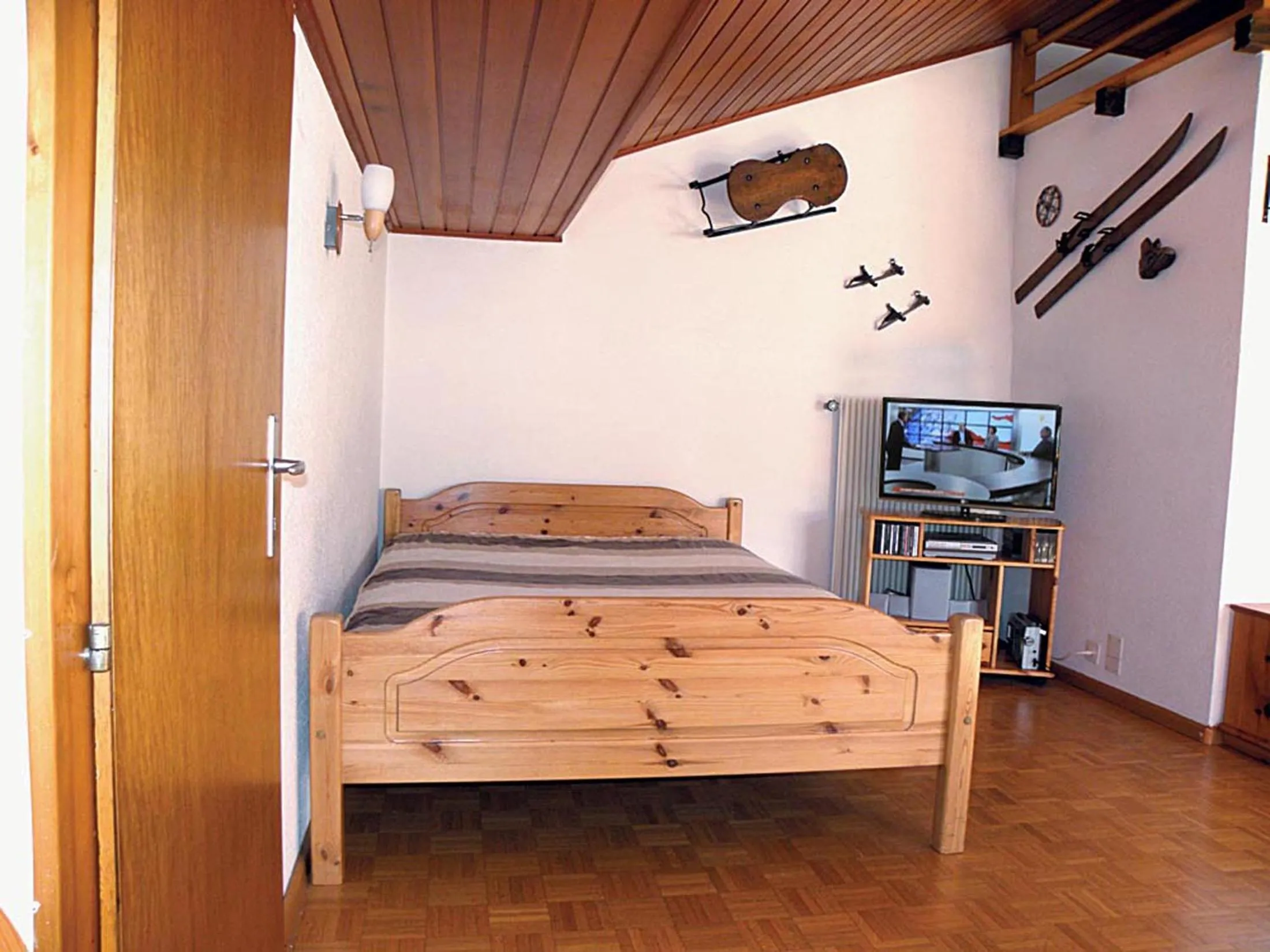 Bedroom, Bed in La Montagnette, VERCORIN
