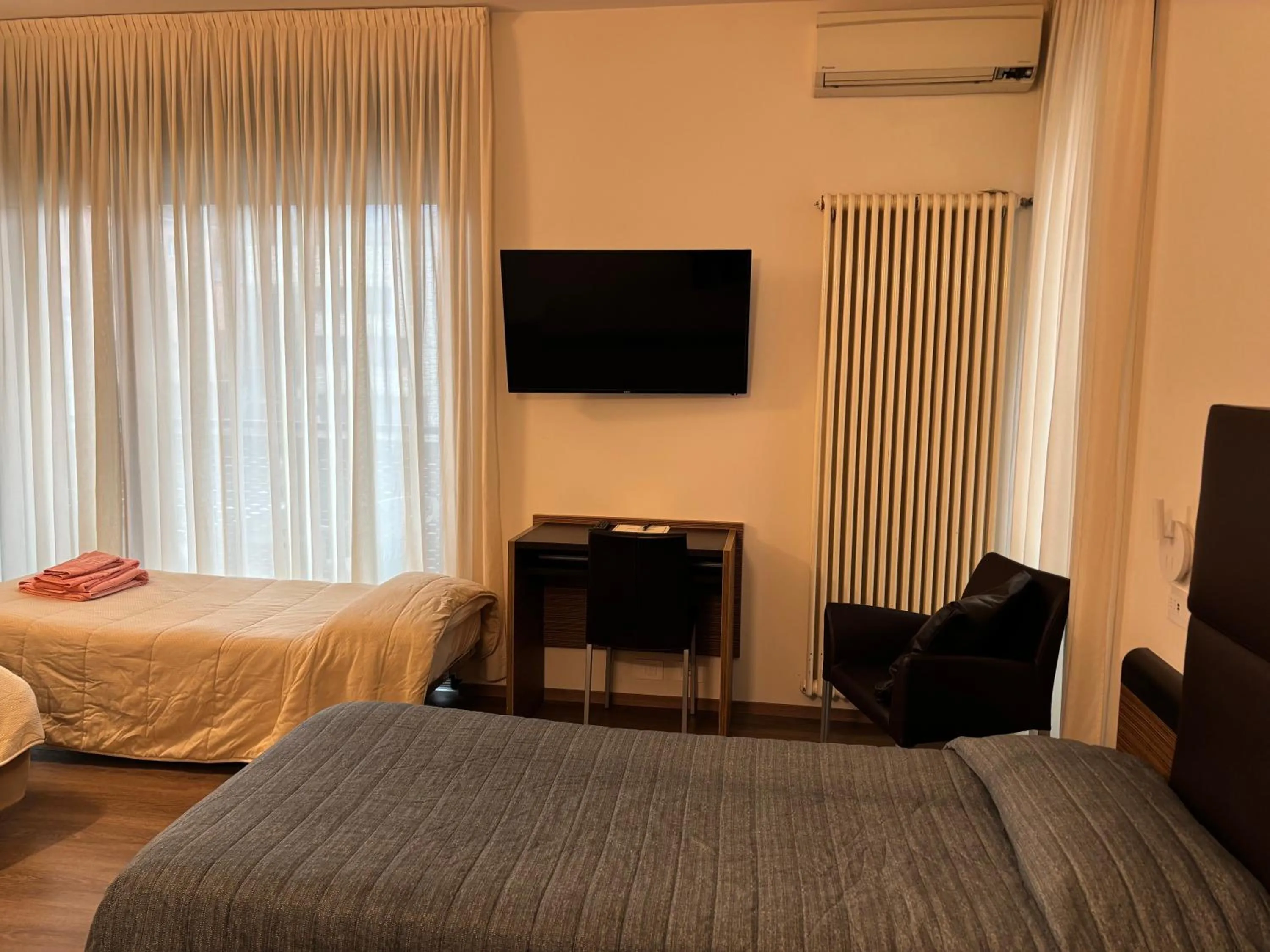 Bed in Albergo Valle d'Oro