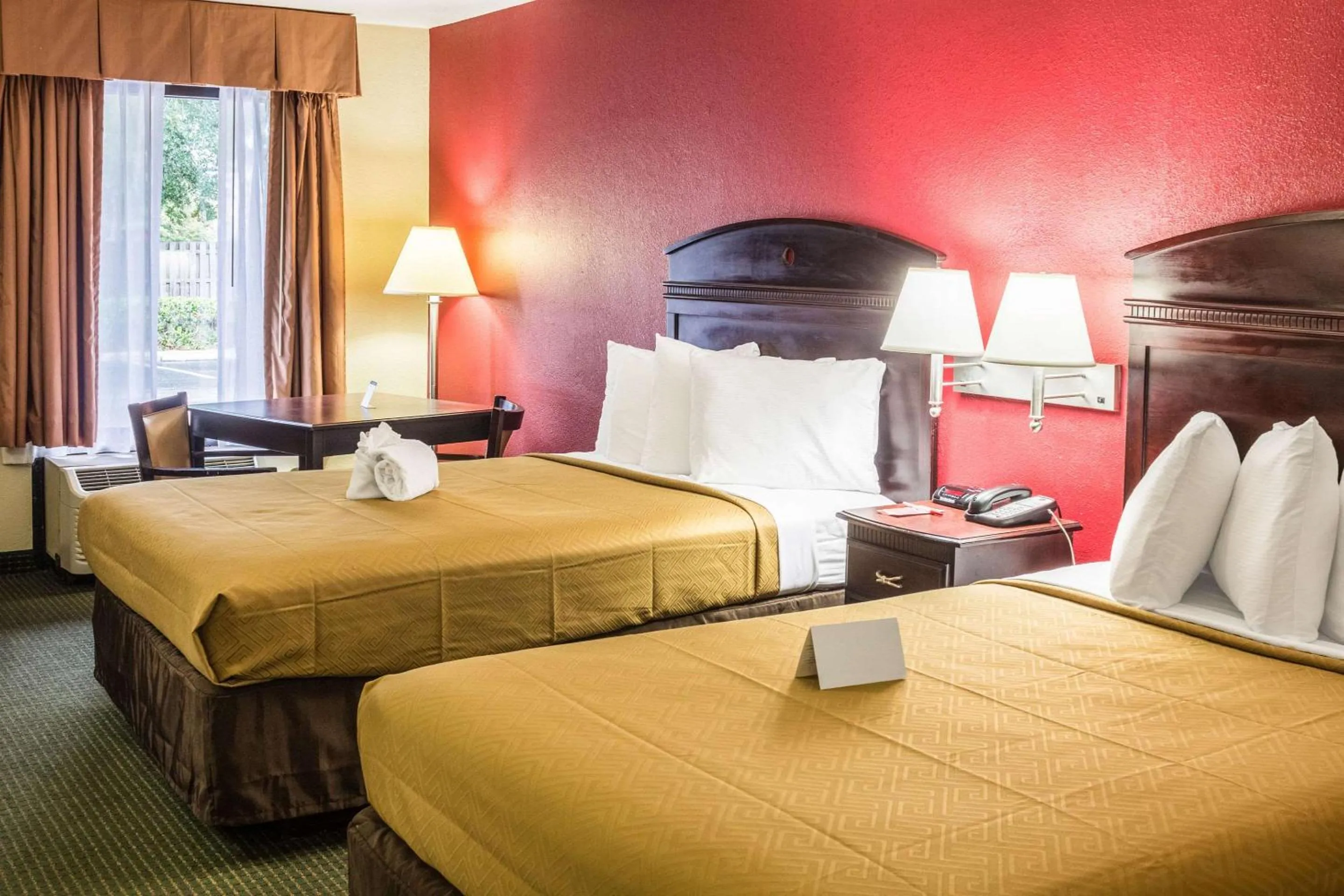 Photo of the whole room, Bed in Econo Lodge Palm Coast Central