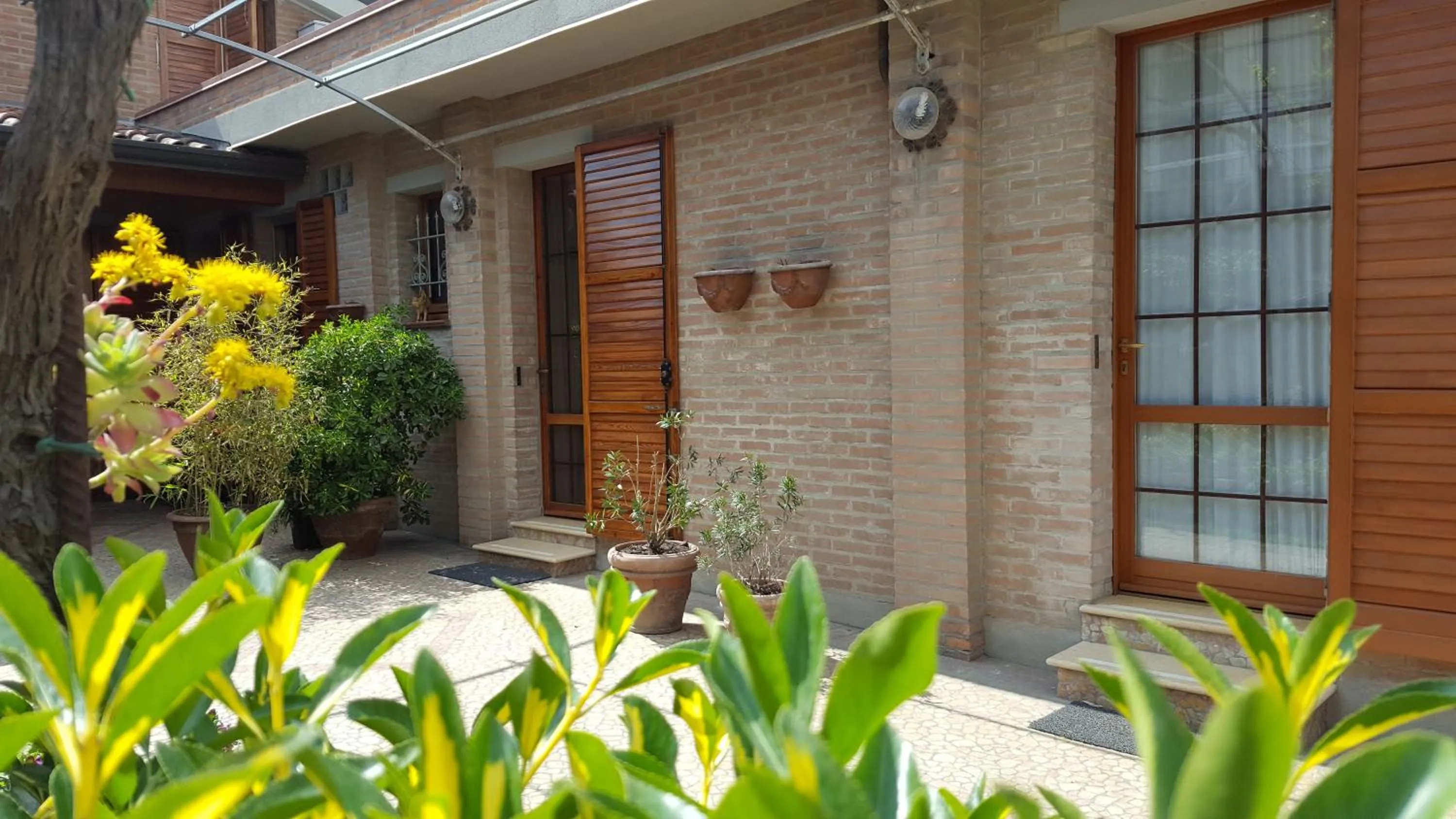 Garden in B&B ENSILEVA BEACH