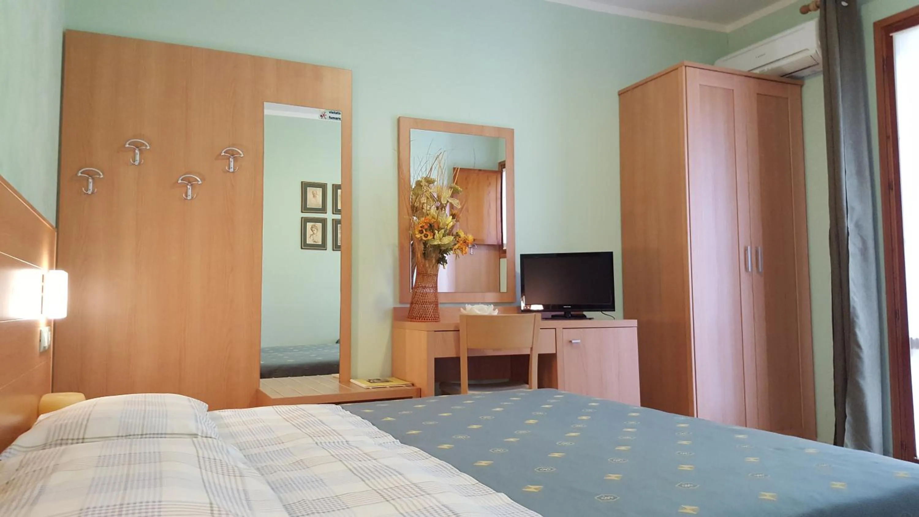 Photo of the whole room, Bed in B&B ENSILEVA BEACH