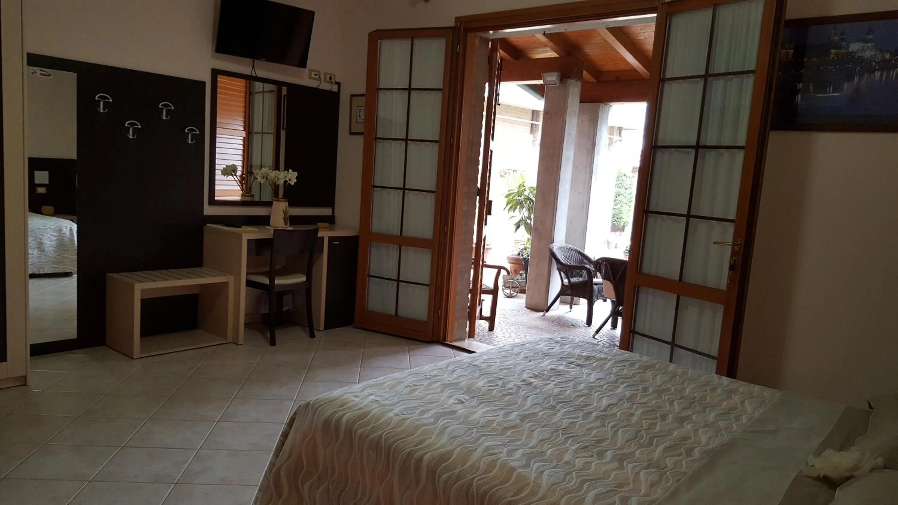 Patio, Bed in B&B ENSILEVA BEACH