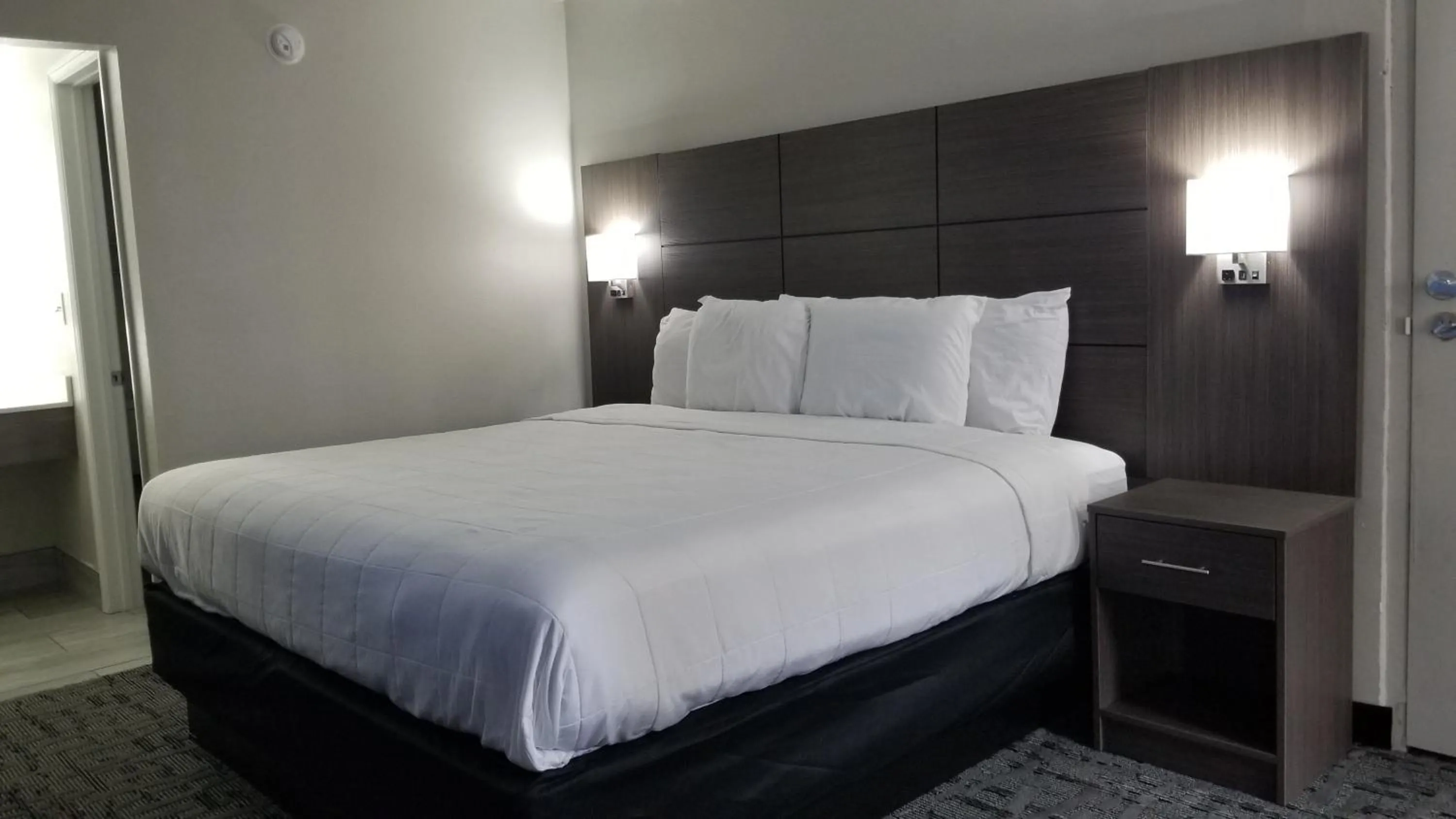 Bed in Days Inn & Suites by Wyndham Charleston Airport West