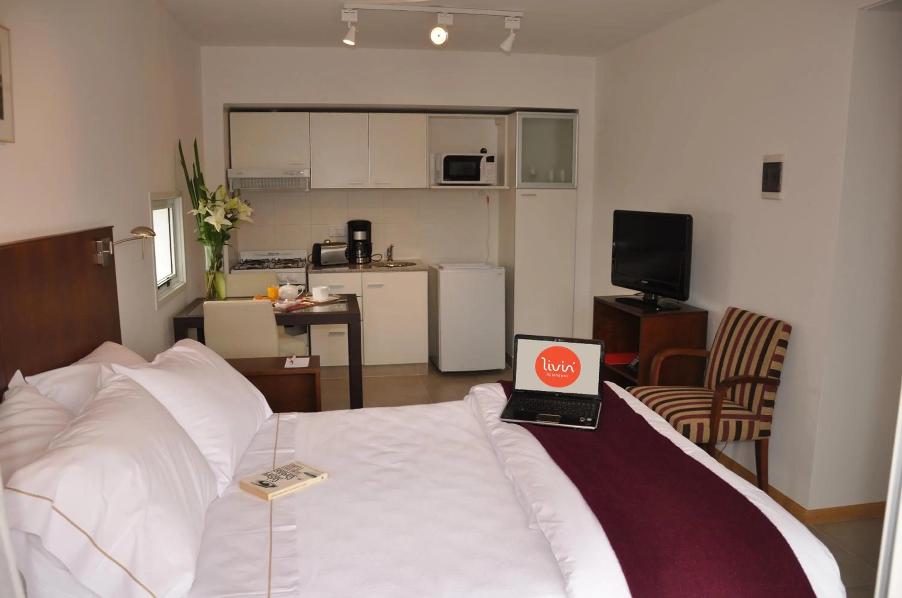 Bedroom, Bed in Livin' Residence Rosario