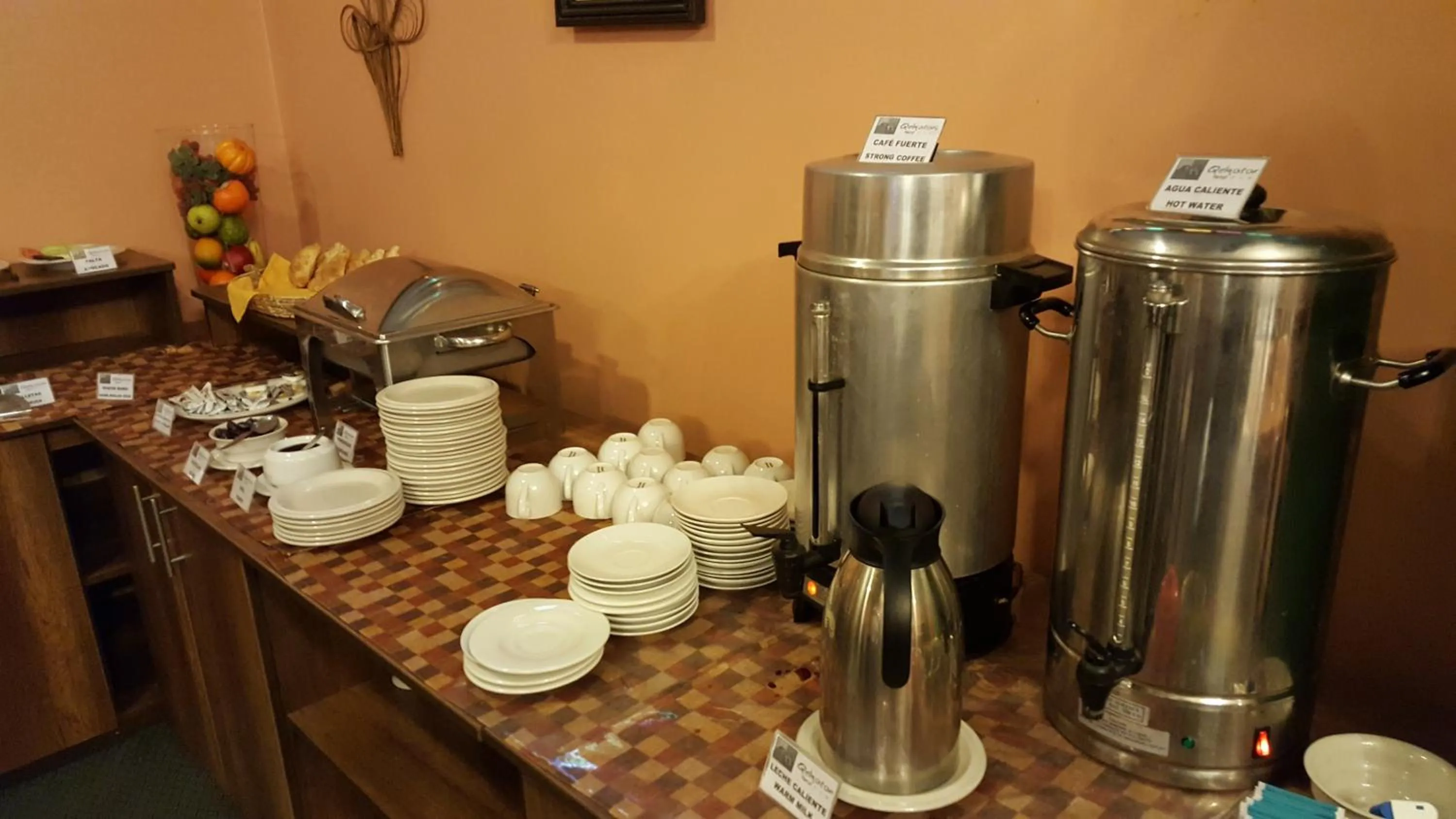 Food and drinks in Qelqatani Hotel