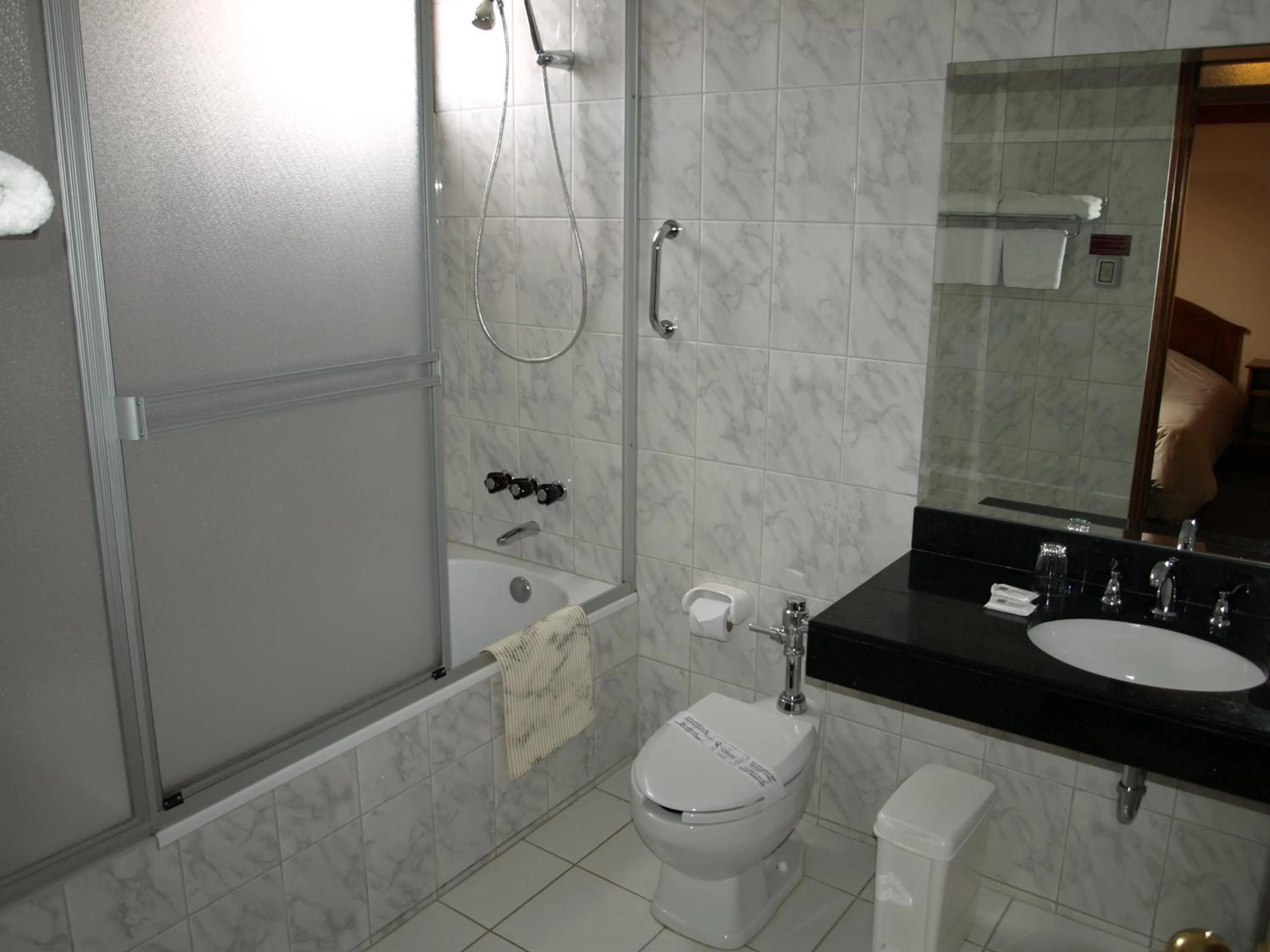 Bathroom in Qelqatani Hotel