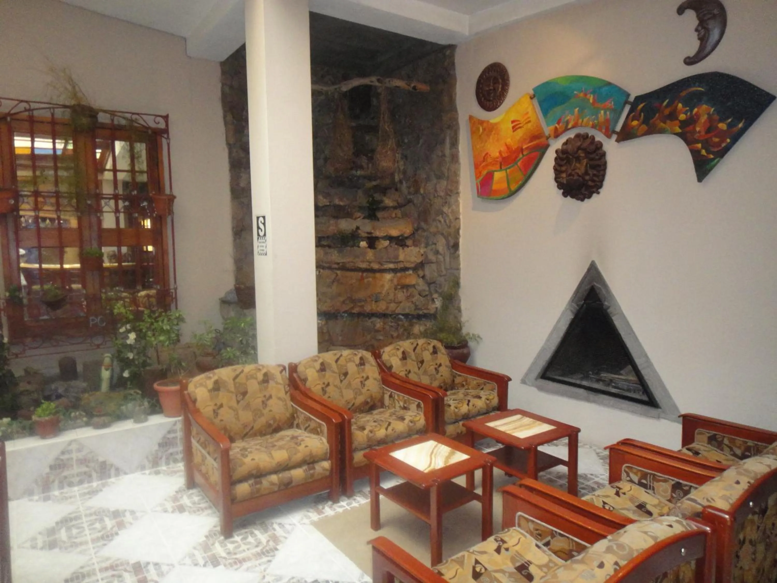 Lounge or bar in Qelqatani Hotel