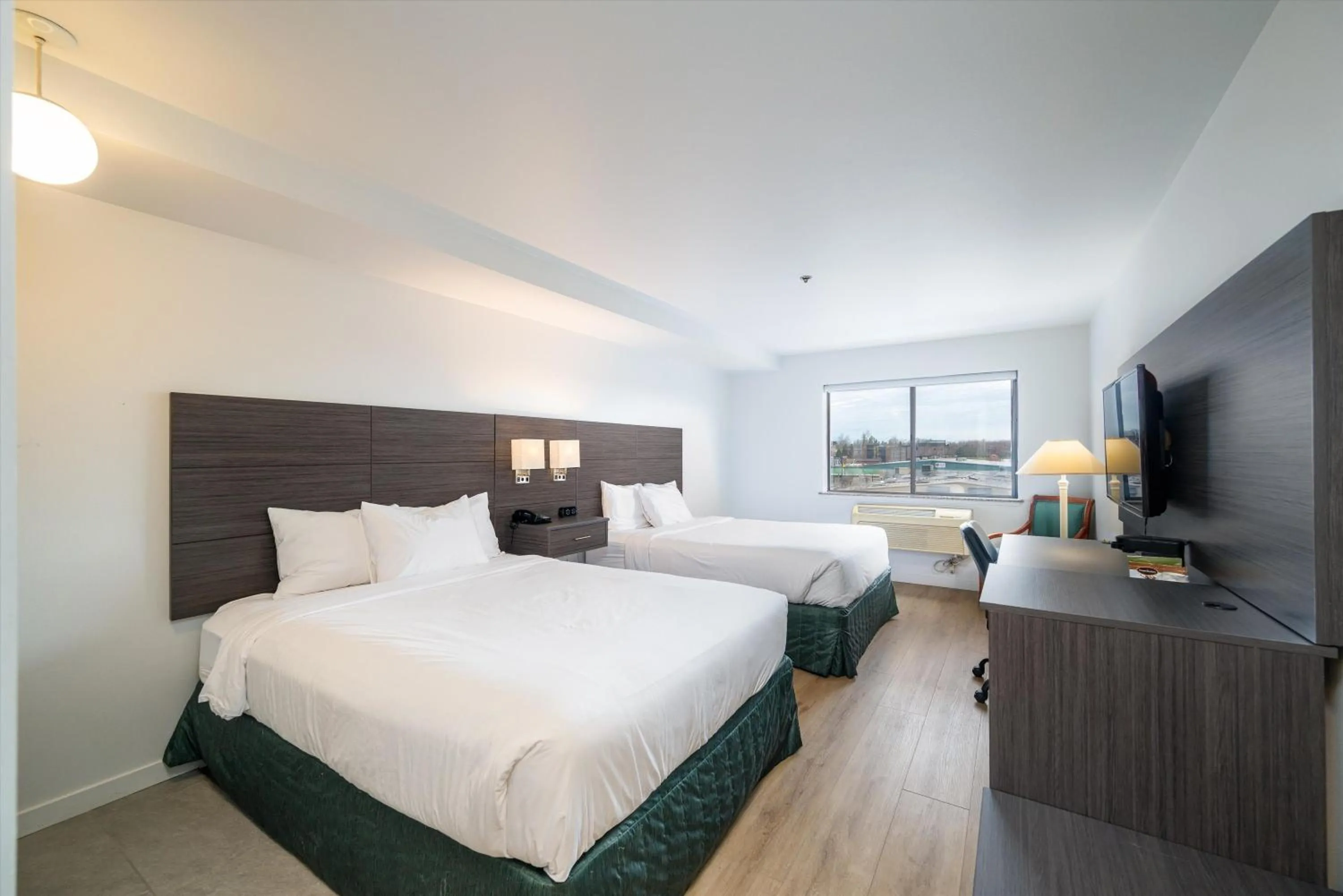 Photo of the whole room, Bed in Baymont INN & Suites by Wyndham