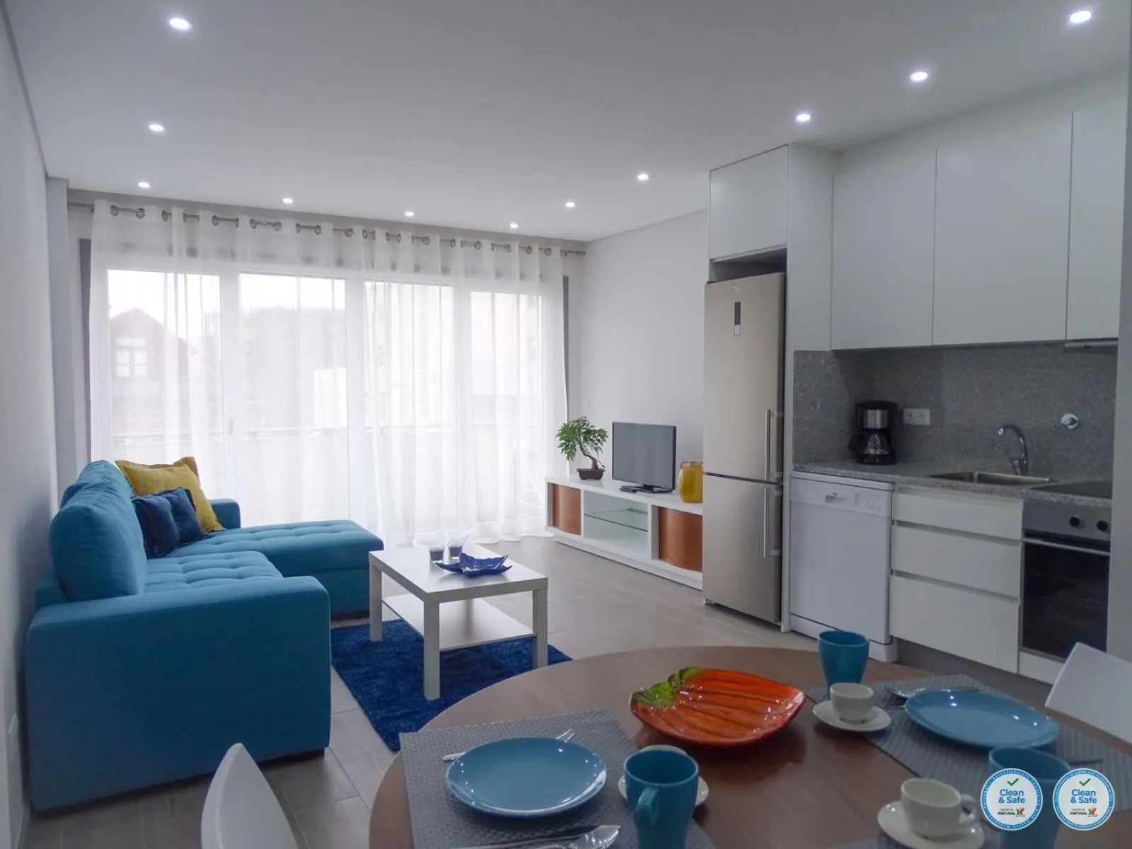 Kitchen or kitchenette in RS Porto Apartments