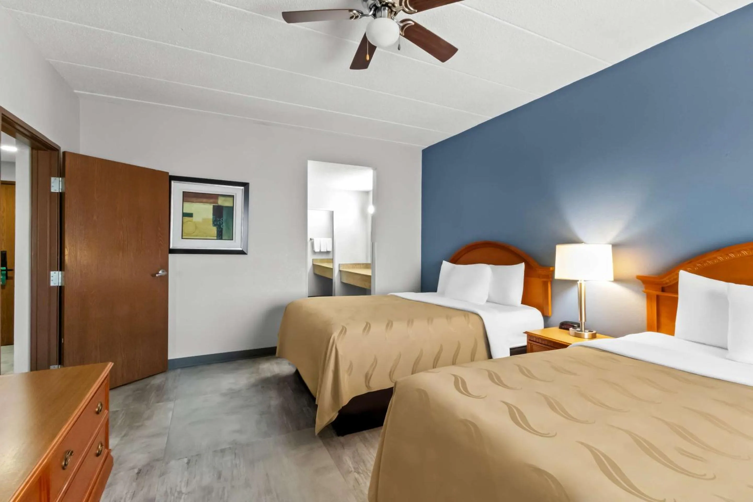 Bedroom, Bed in Quality Inn & Suites CVG Airport