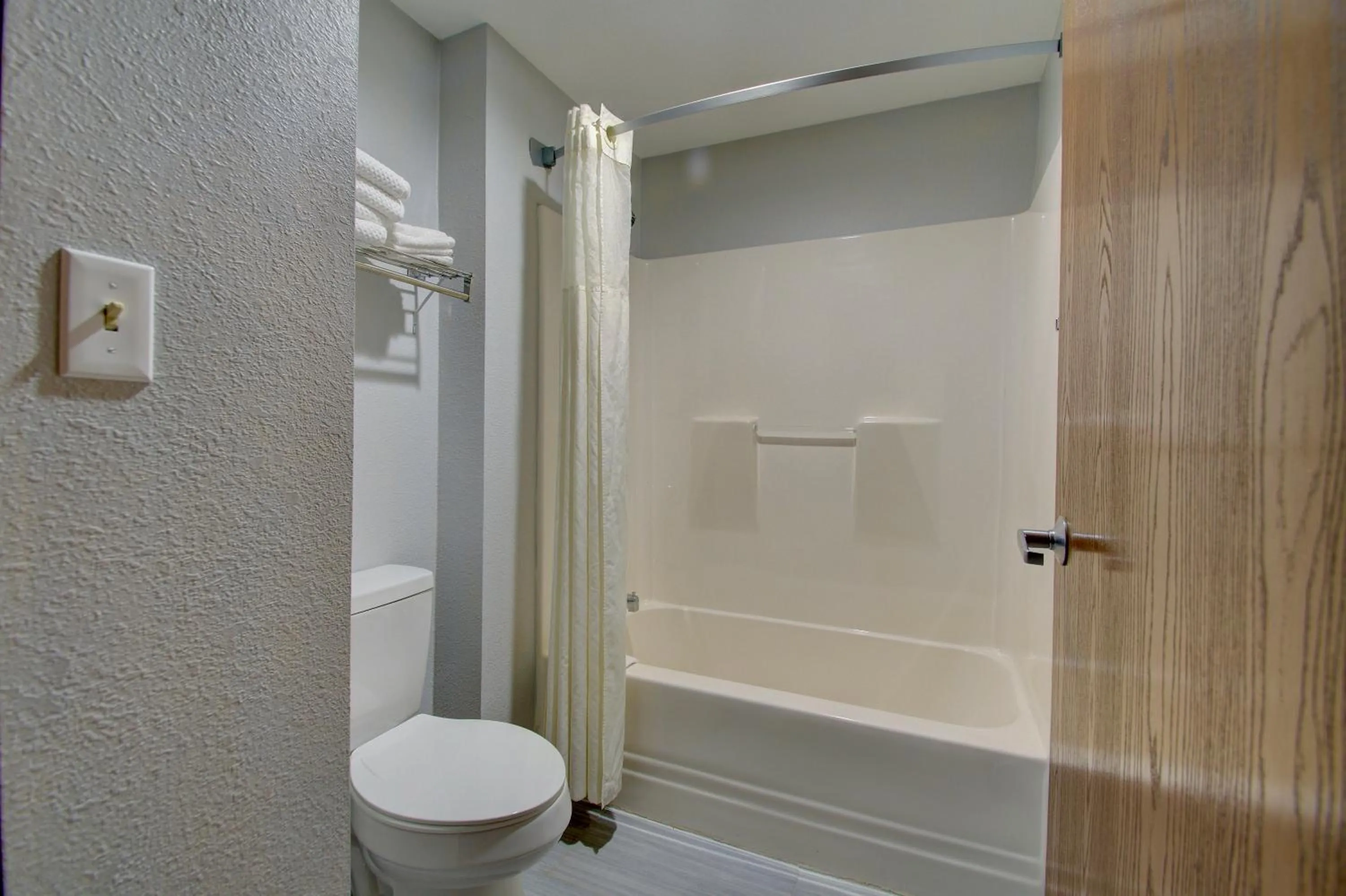 Shower in Quality Inn & Suites CVG Airport