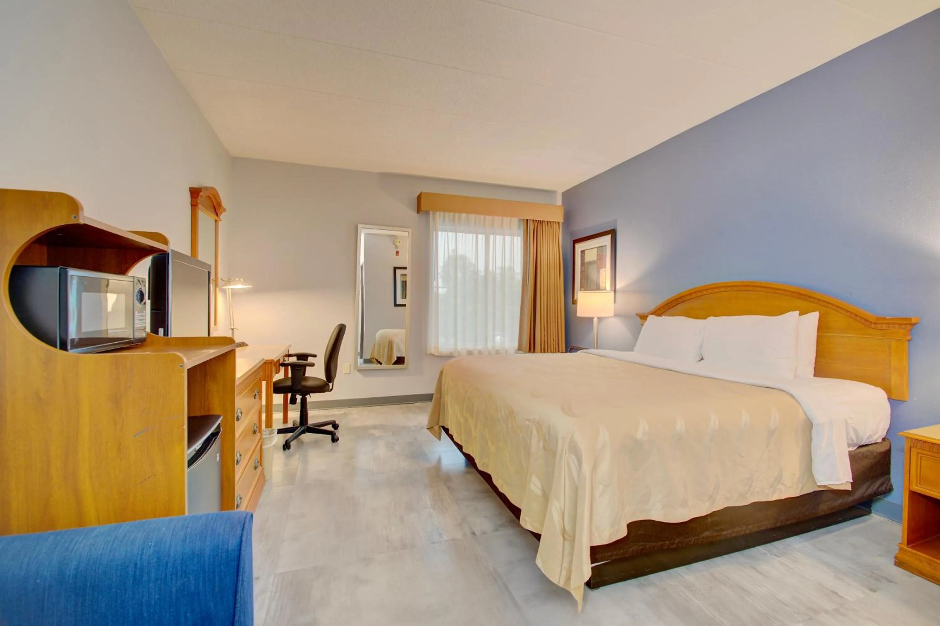 Bed in Quality Inn & Suites CVG Airport