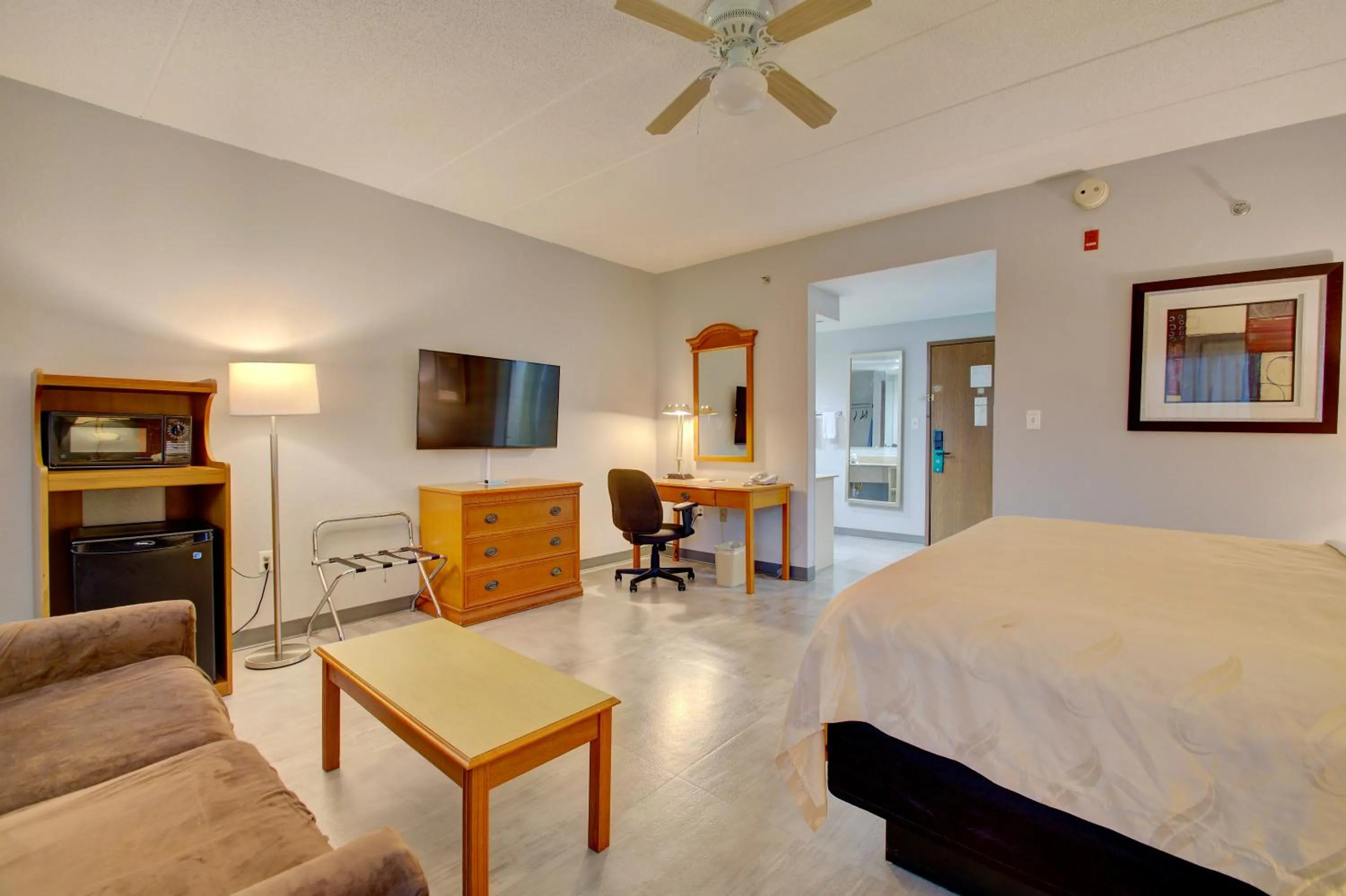 TV and multimedia, Bed in Quality Inn & Suites CVG Airport