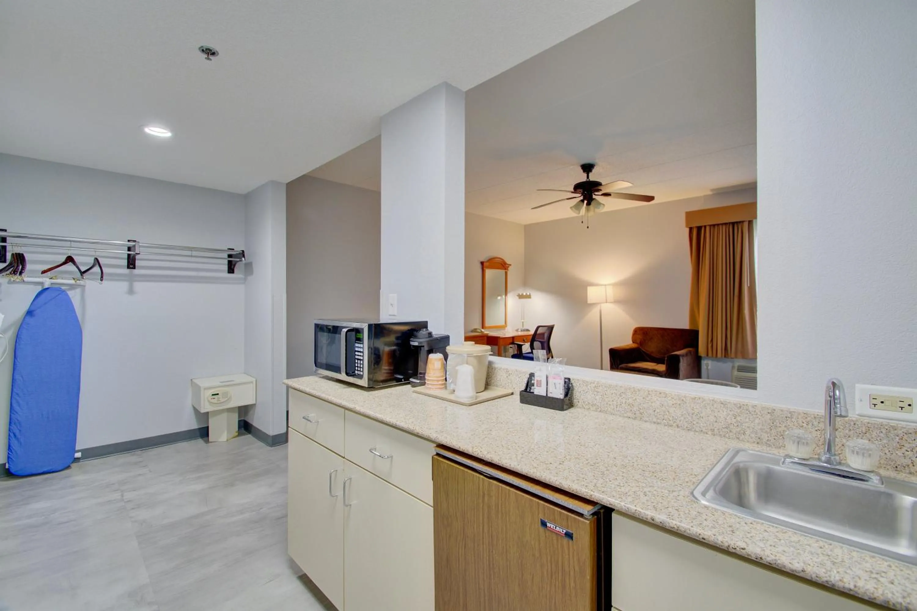 Kitchen or kitchenette in Quality Inn & Suites CVG Airport