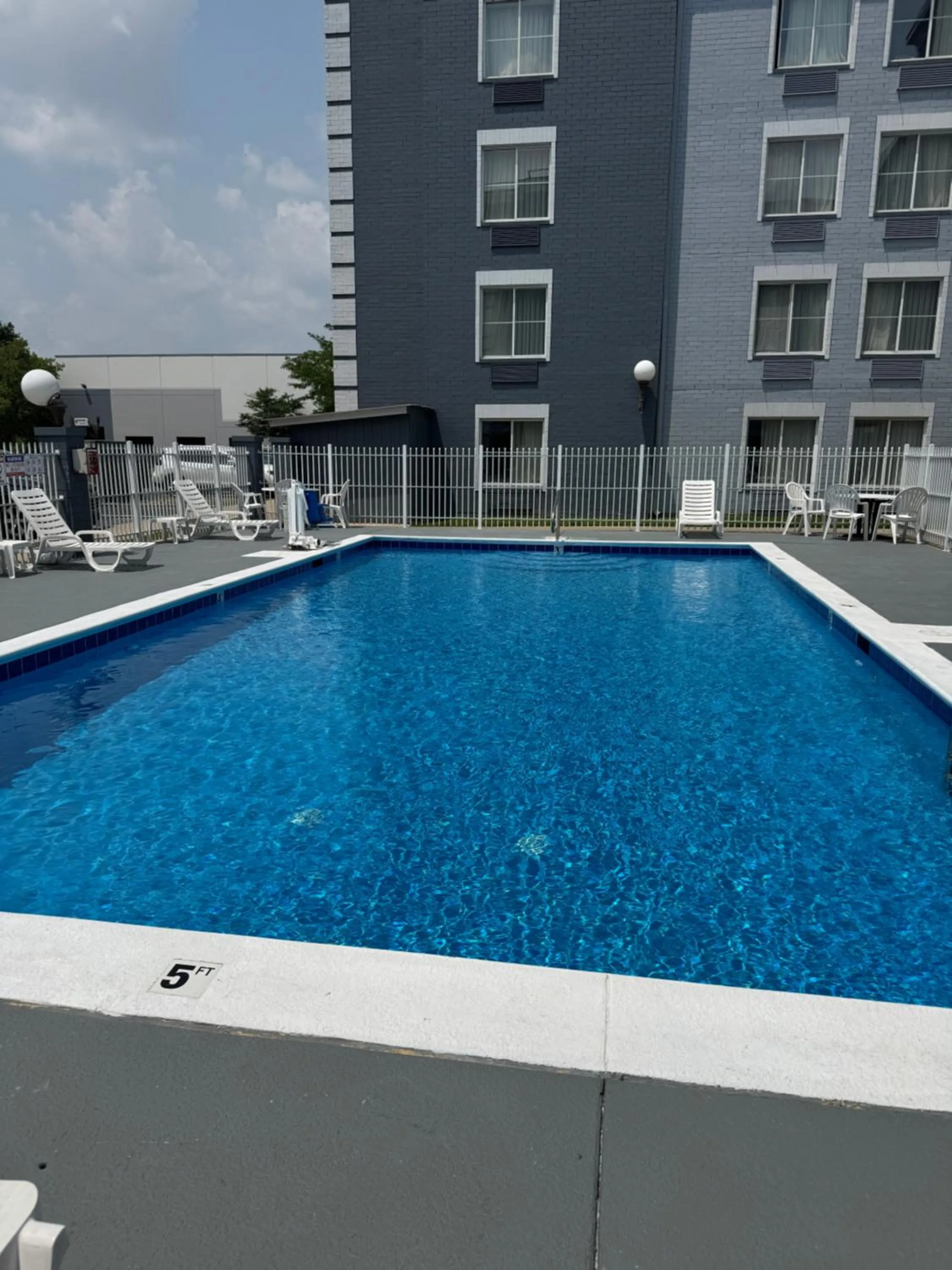 Quality Inn & Suites CVG Airport