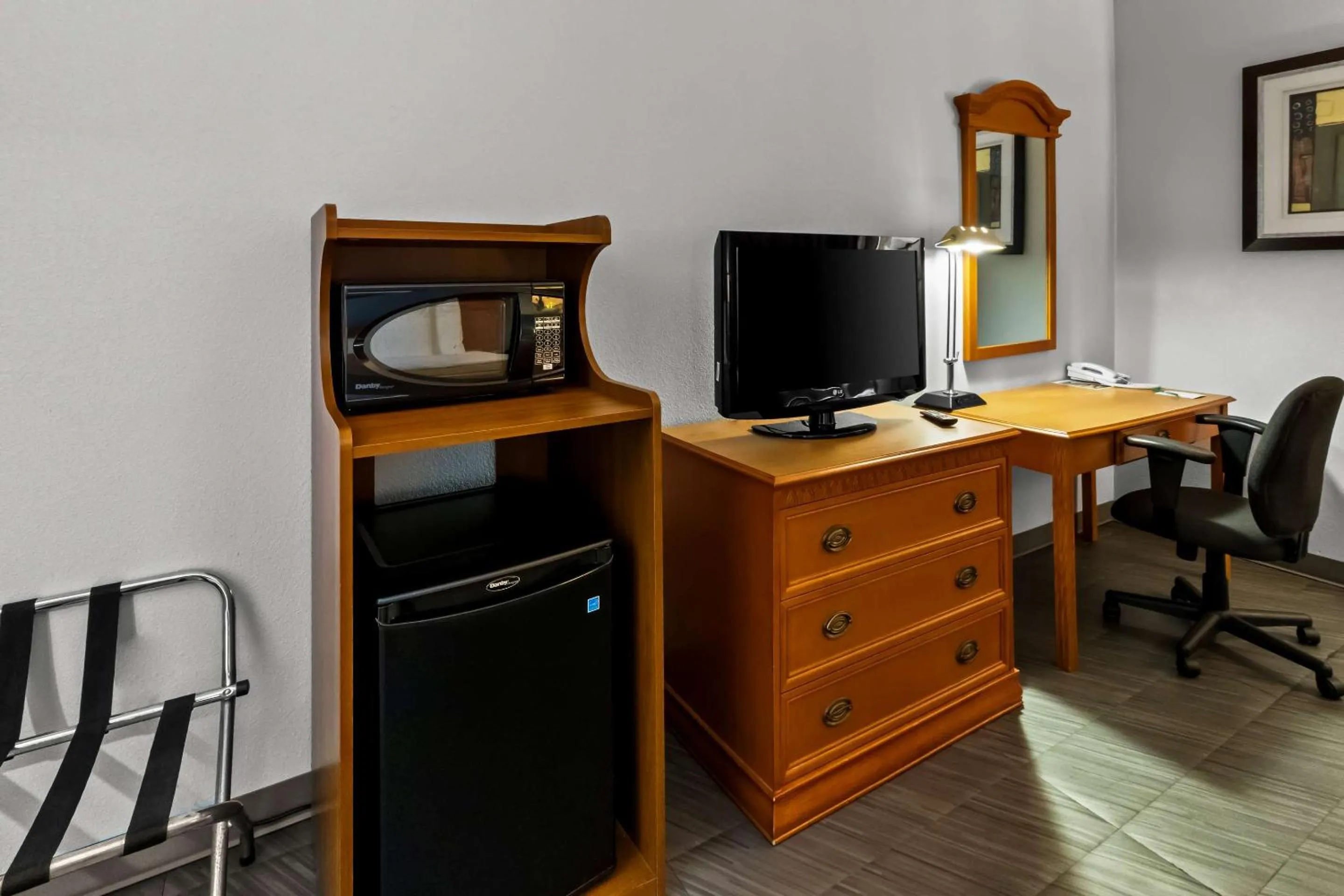 Bedroom in Quality Inn & Suites CVG Airport