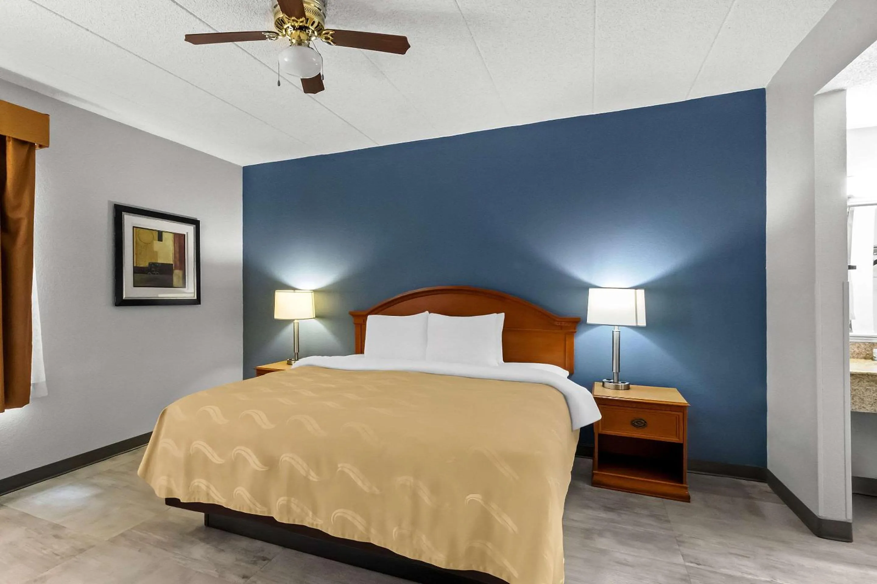 Bedroom, Bed in Quality Inn & Suites CVG Airport