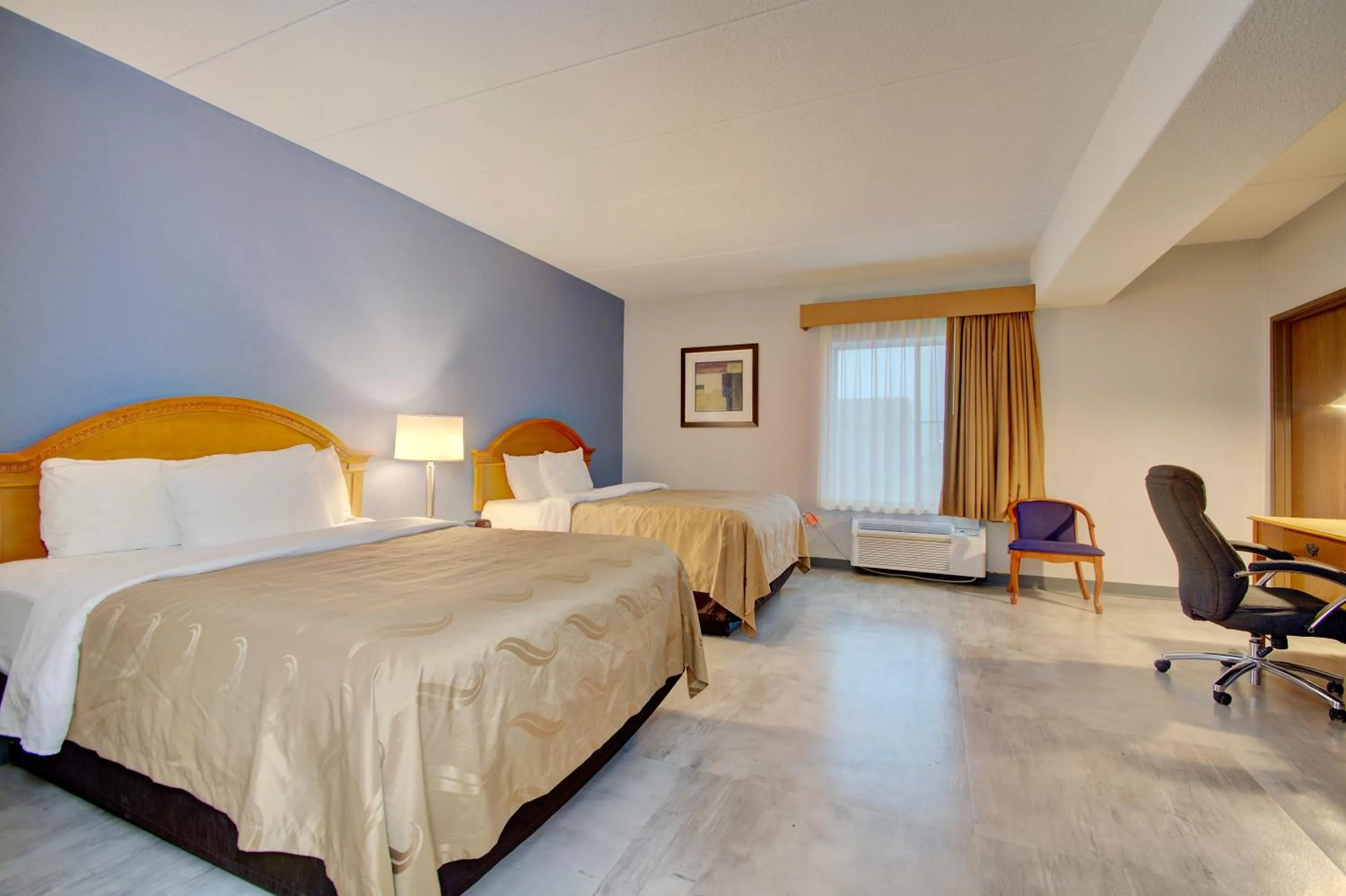 Bed in Quality Inn & Suites CVG Airport