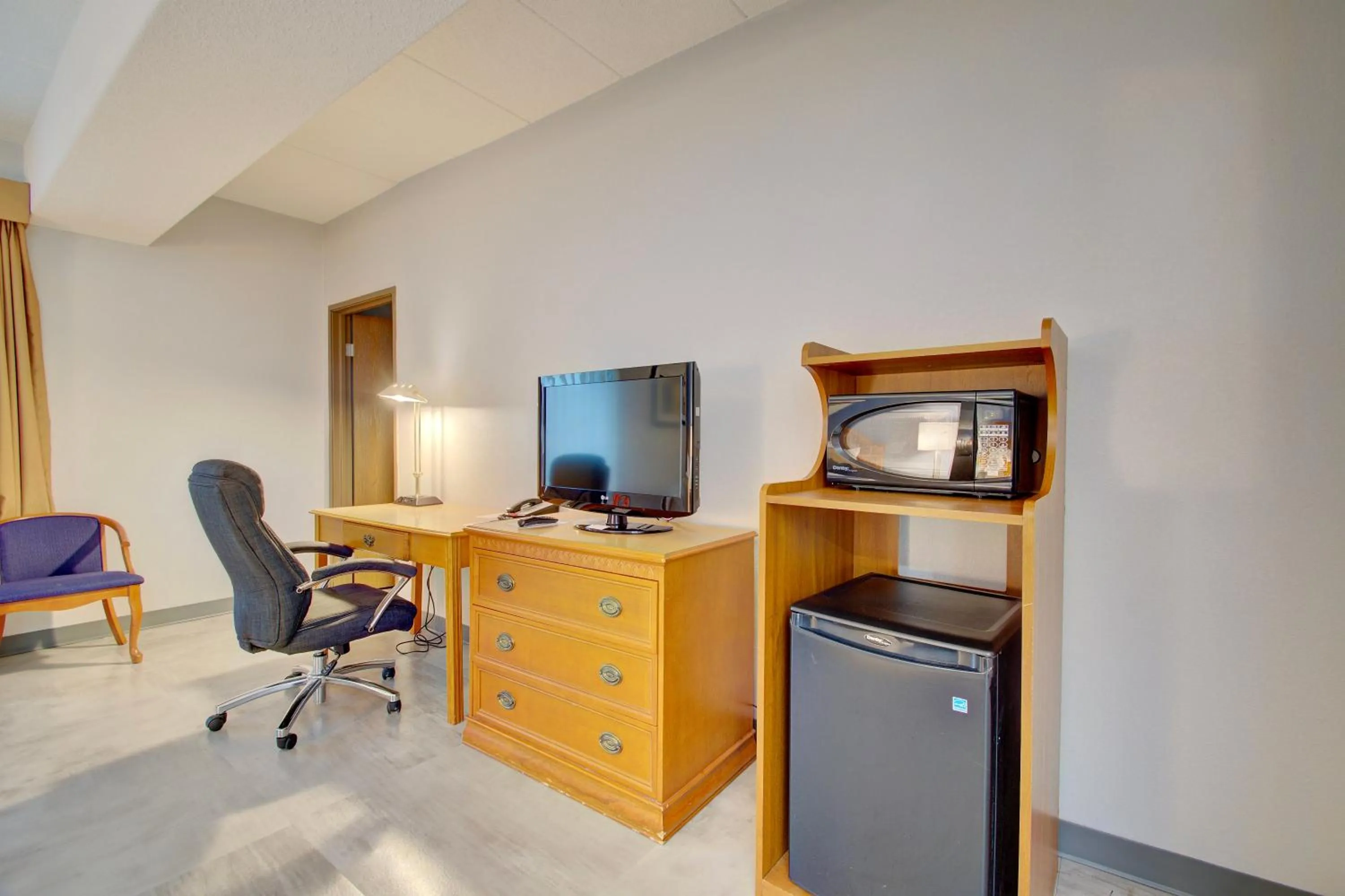 TV and multimedia in Quality Inn & Suites CVG Airport