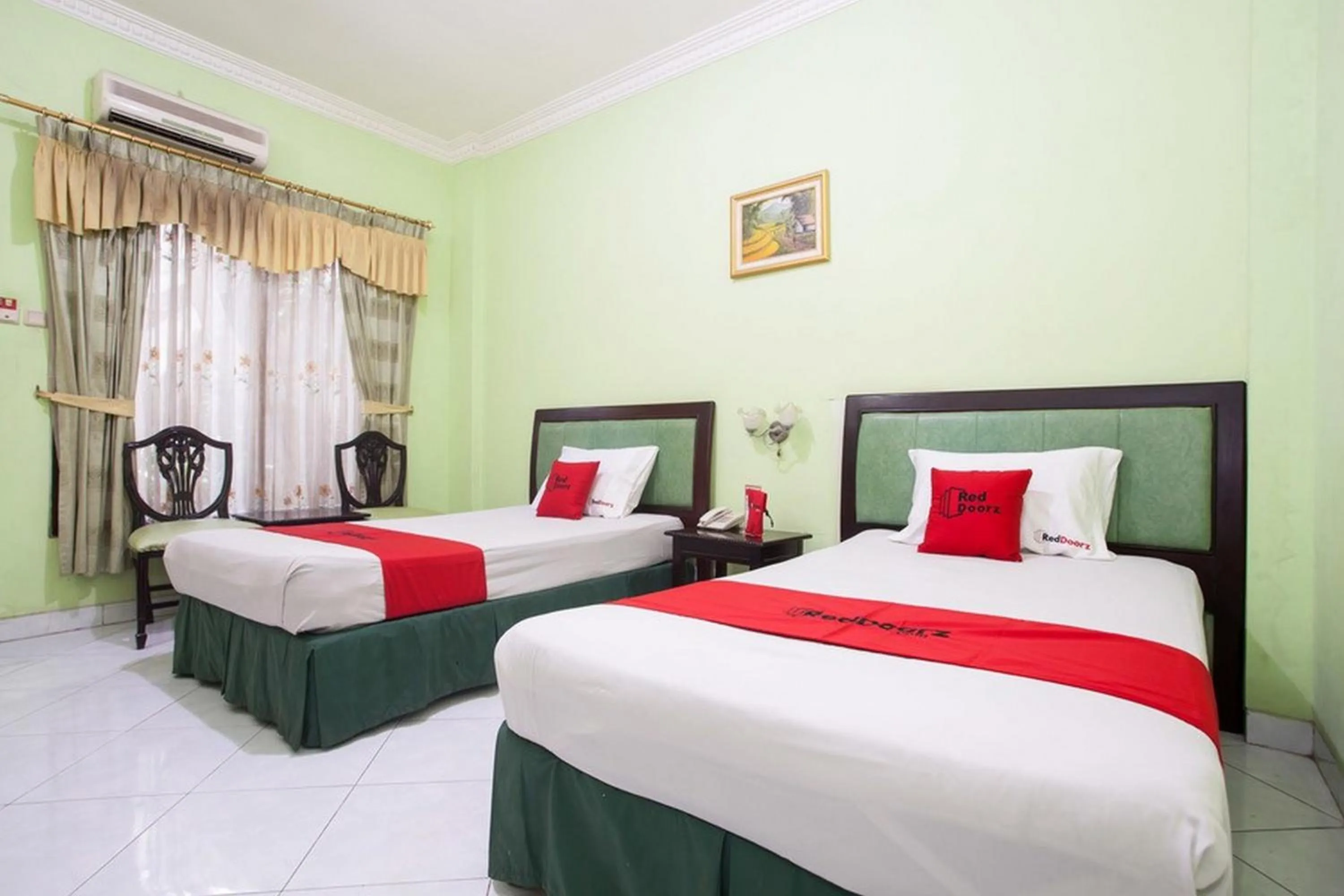 Bedroom, Bed in RedDoorz near Juanda International Airport