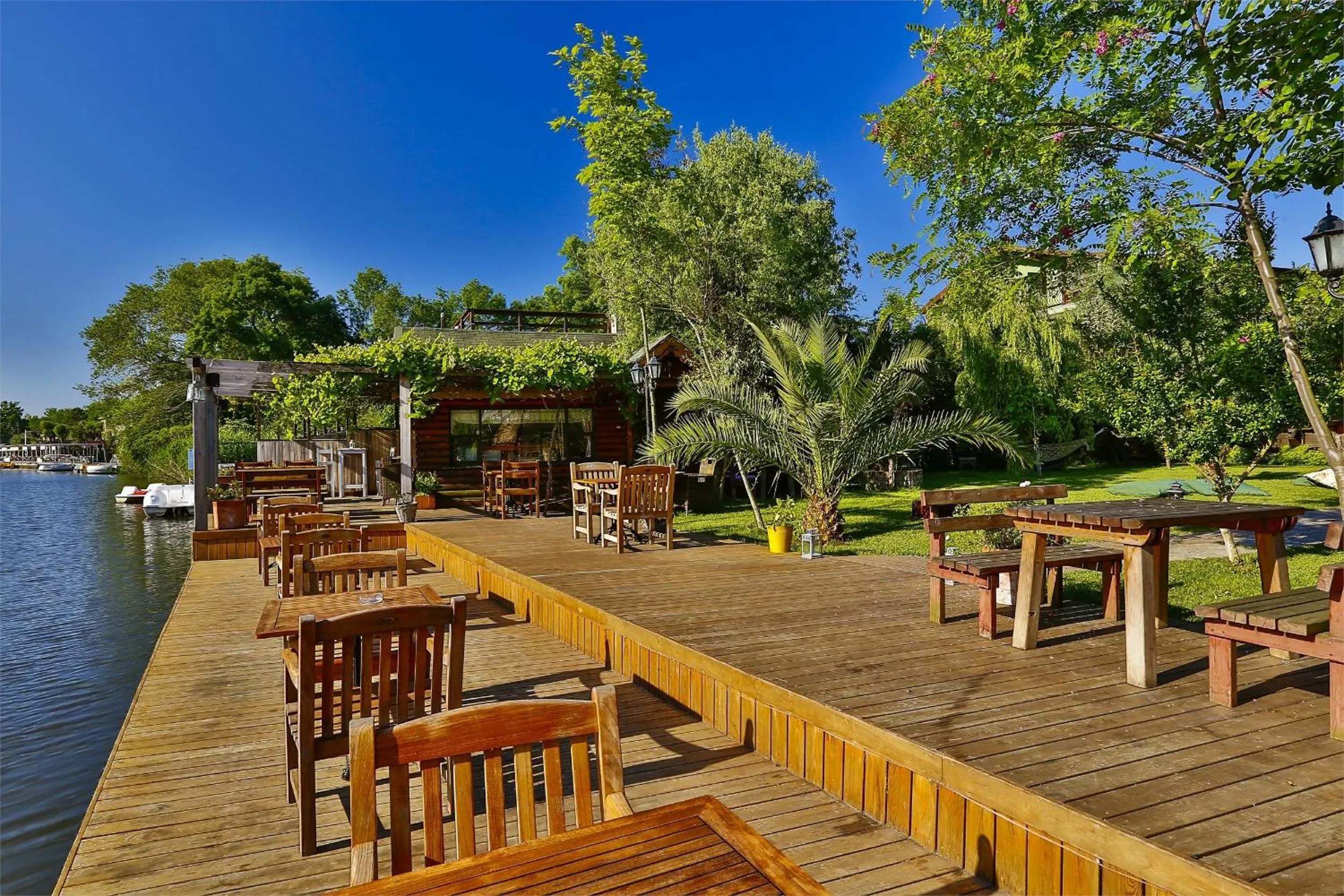 Day in Tranquilla River Lodge