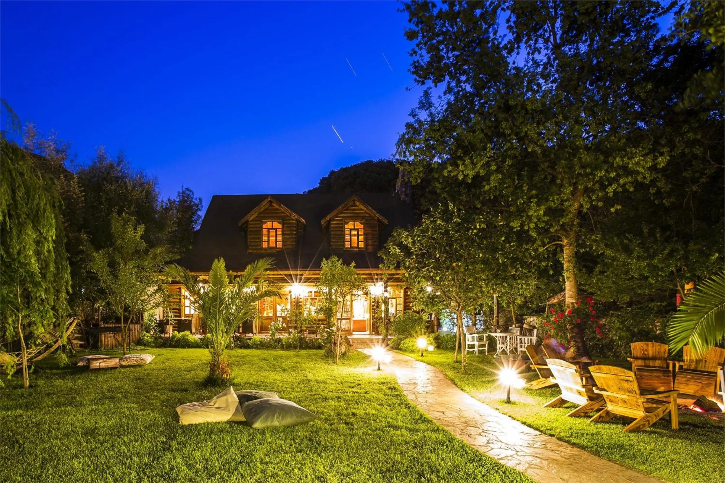 Night in Tranquilla River Lodge