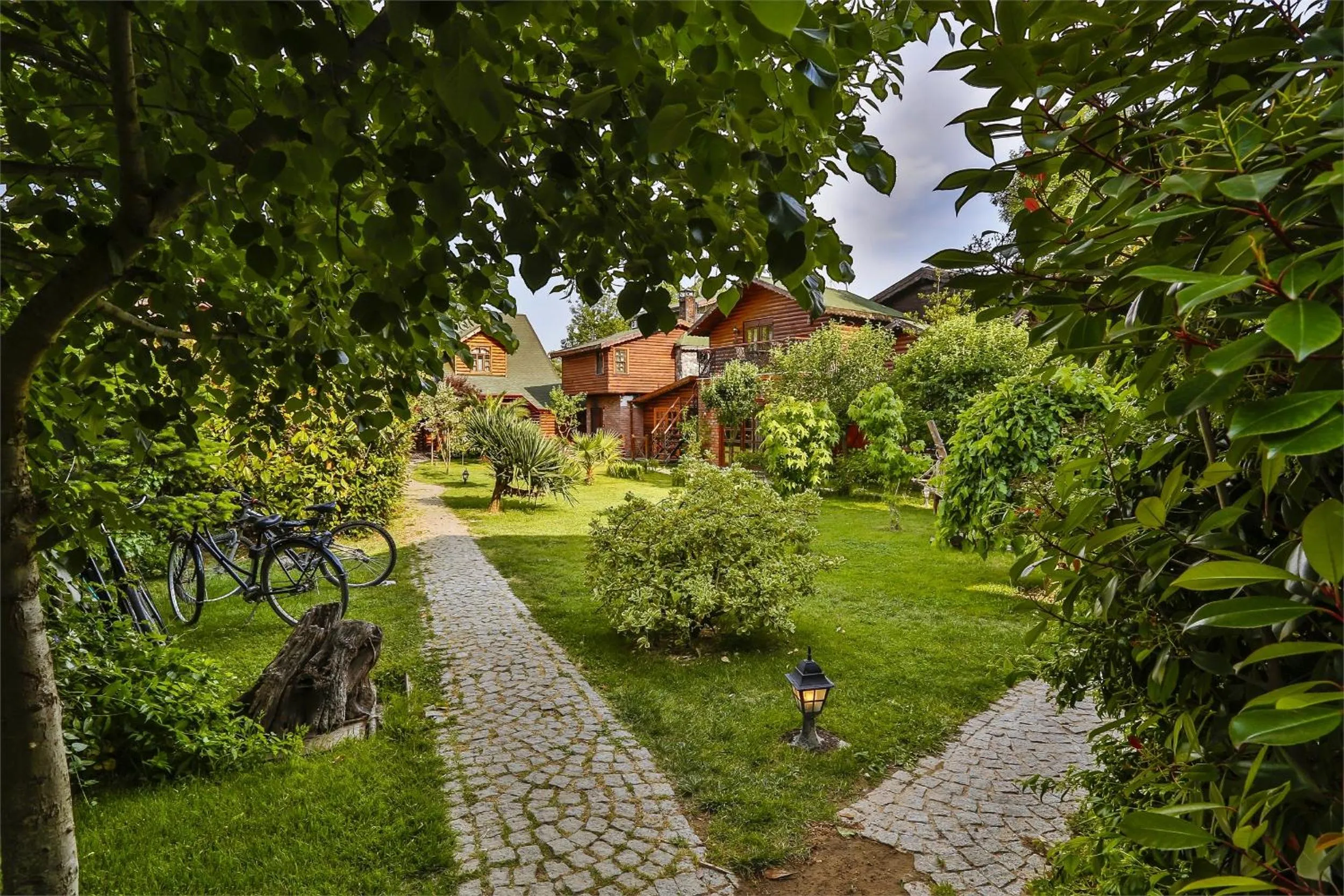 Garden in Tranquilla River Lodge