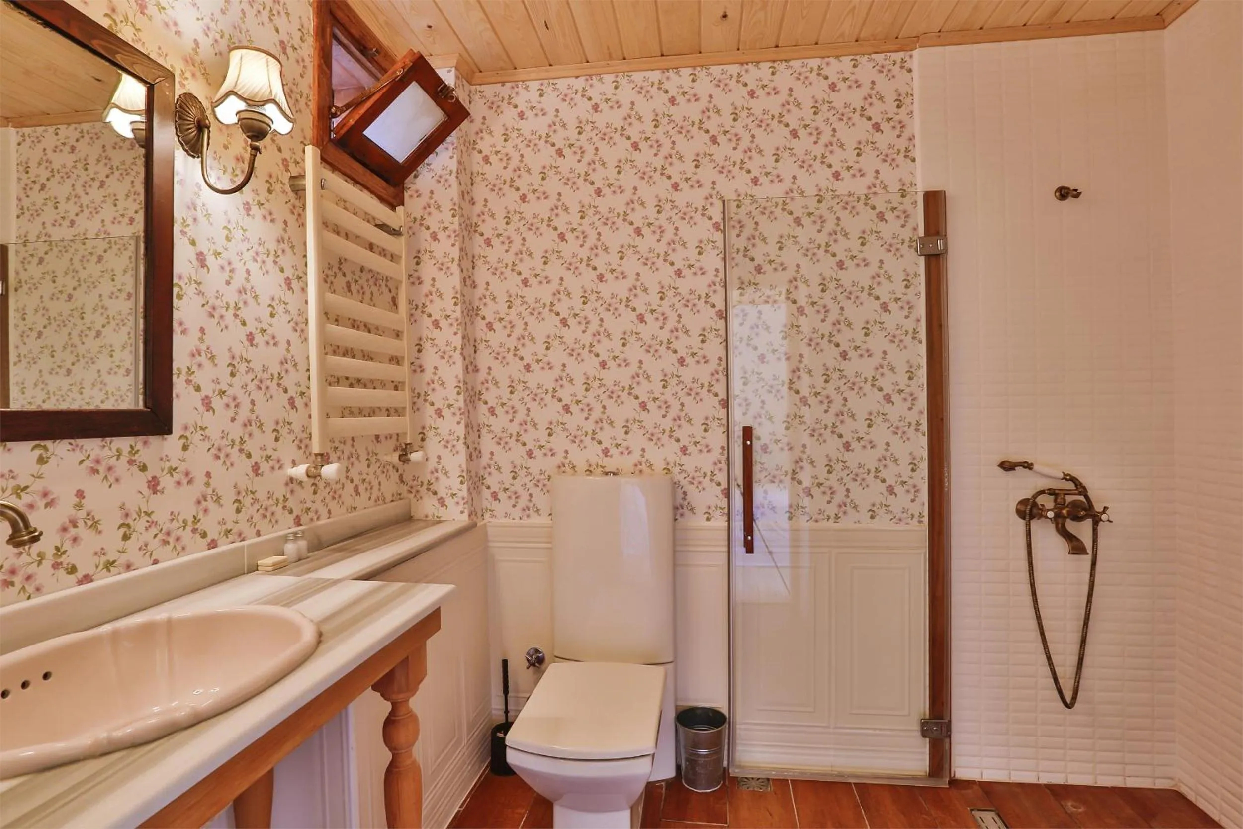 Bathroom in Tranquilla River Lodge