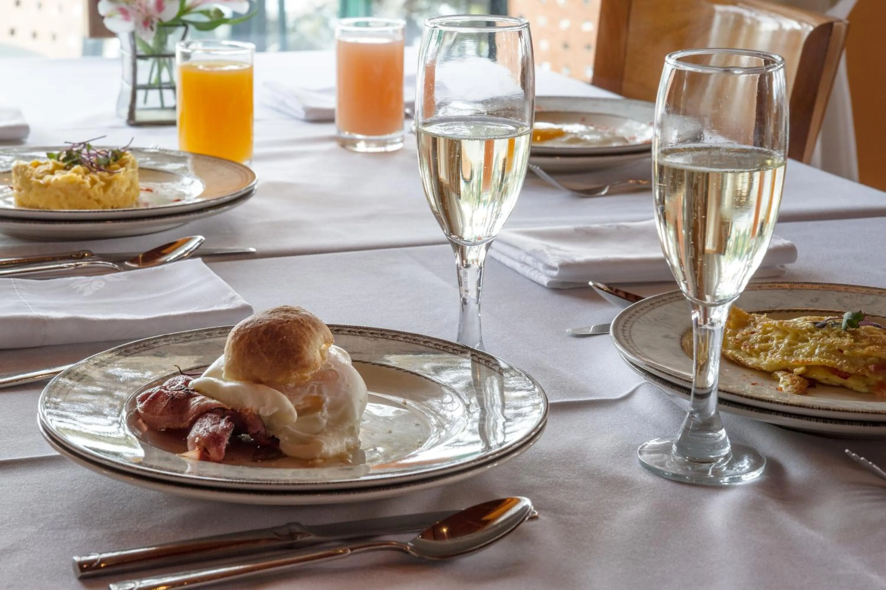 Breakfast in Charming Luxury Lodge & Private Spa