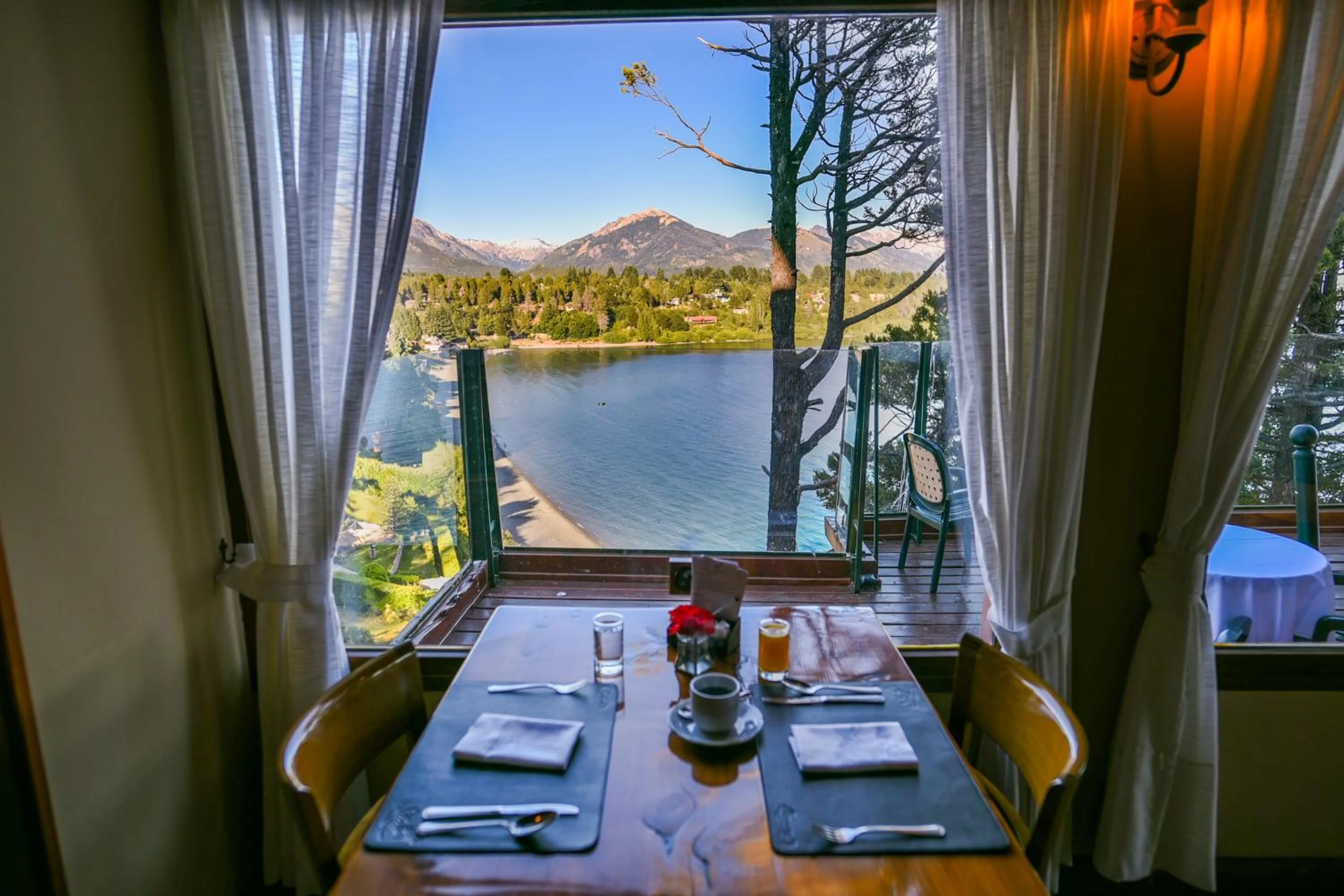 Restaurant/places to eat in Charming Luxury Lodge & Private Spa