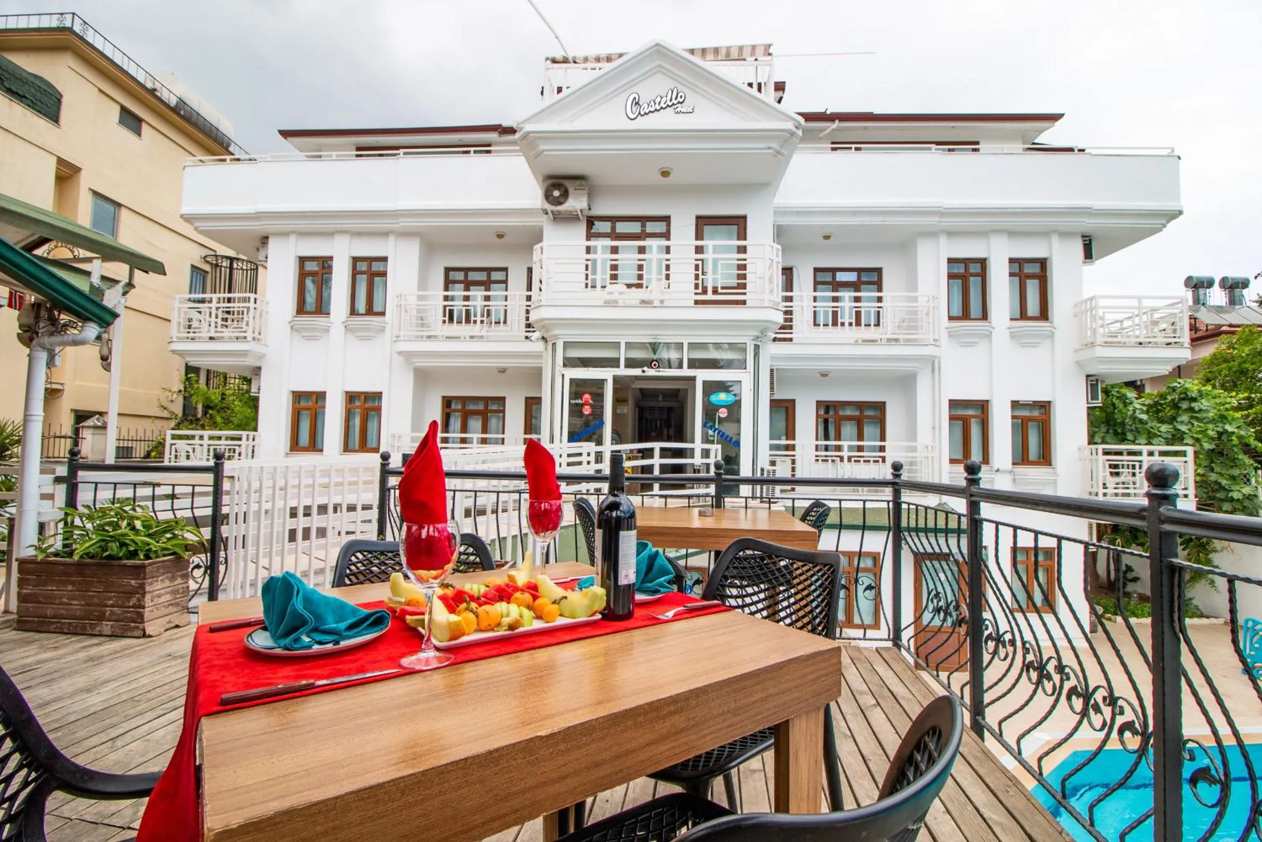 Castello Hotel & Aparts