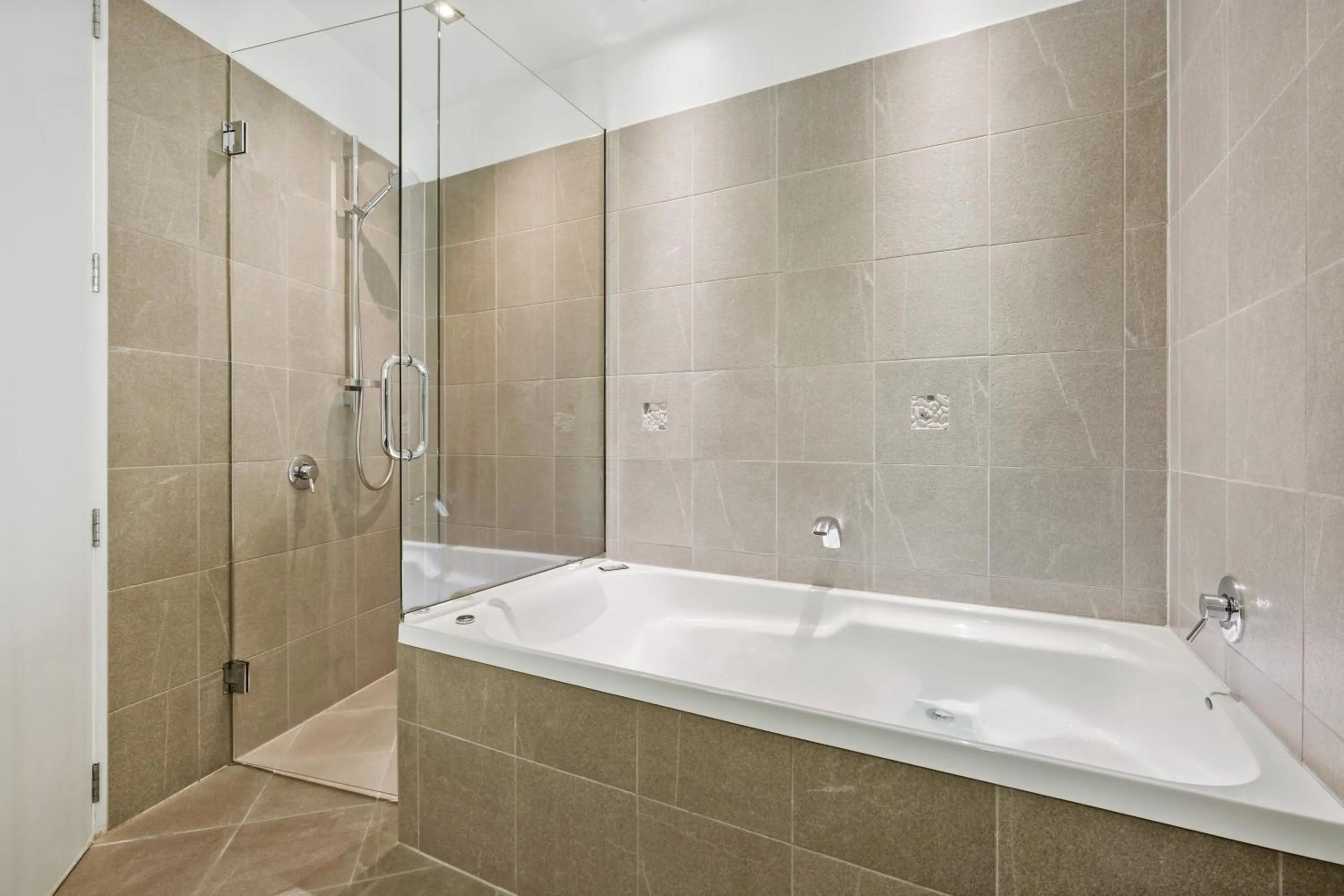Shower in Village Lake Luxury Apartments