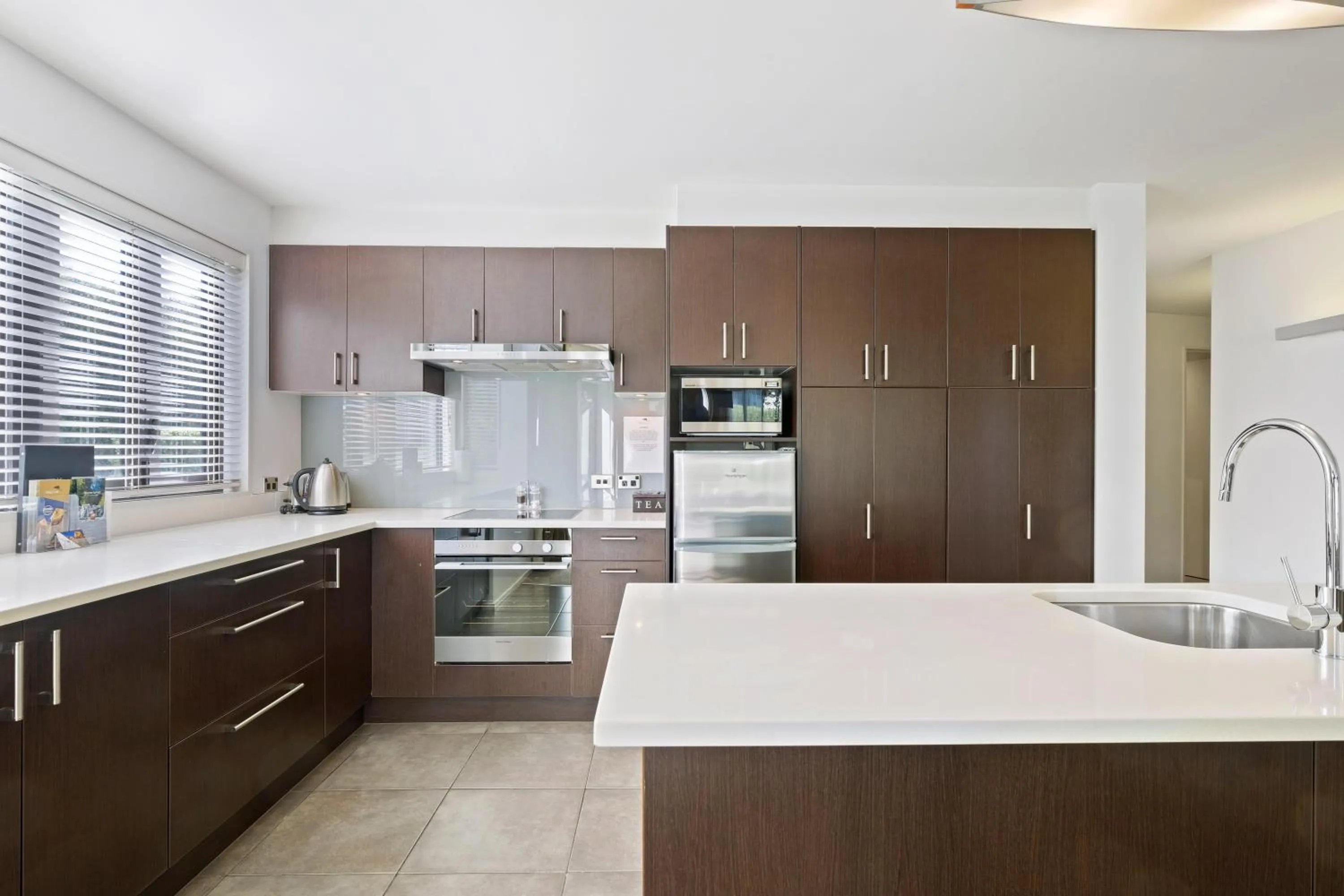 Kitchen or kitchenette in Village Lake Luxury Apartments