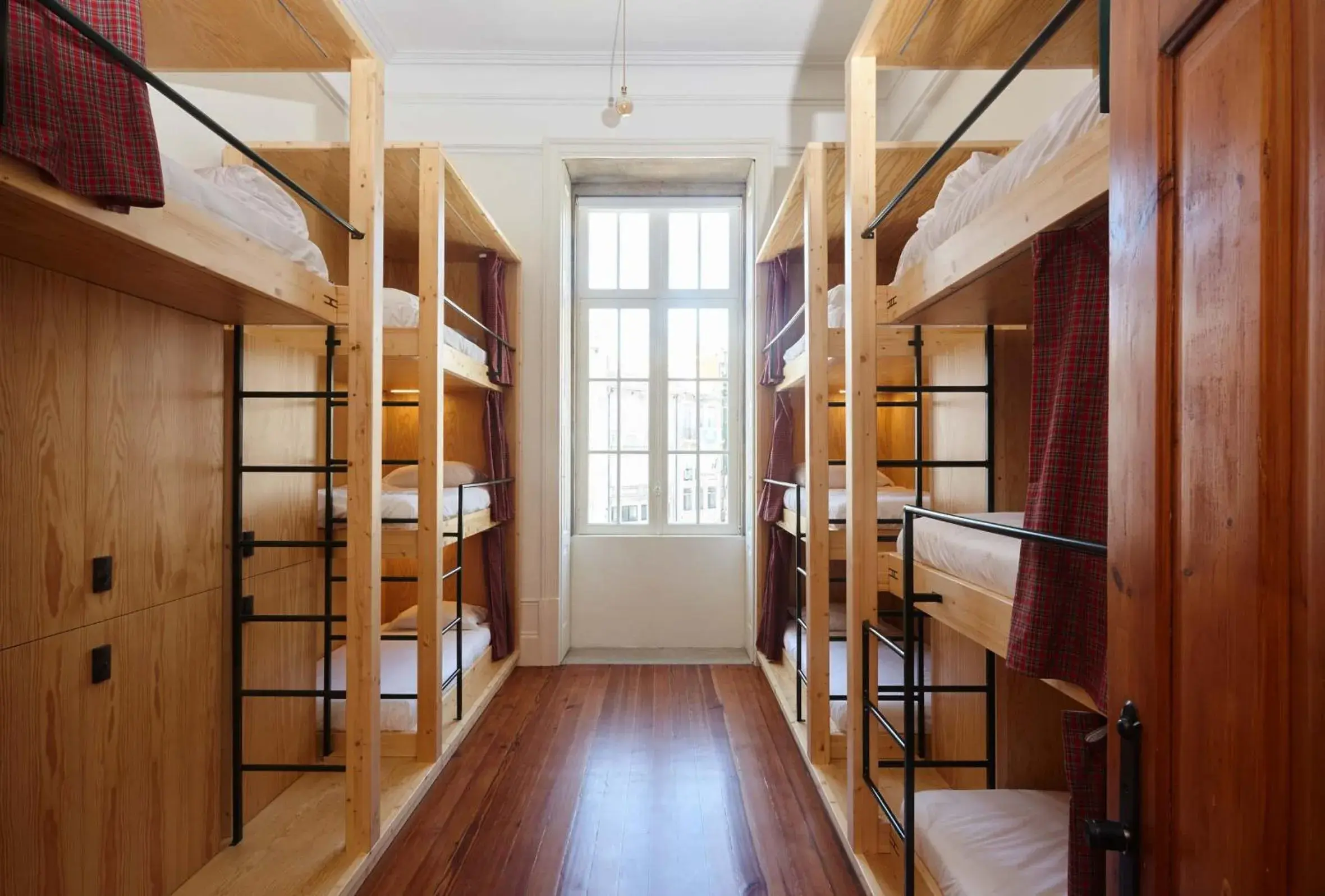 Bed in 10-Bed Mixed Dormitory Room in The Passenger Hostel Bed in 10-Bed Mixed Dormitory Room in The Passenger Hostel