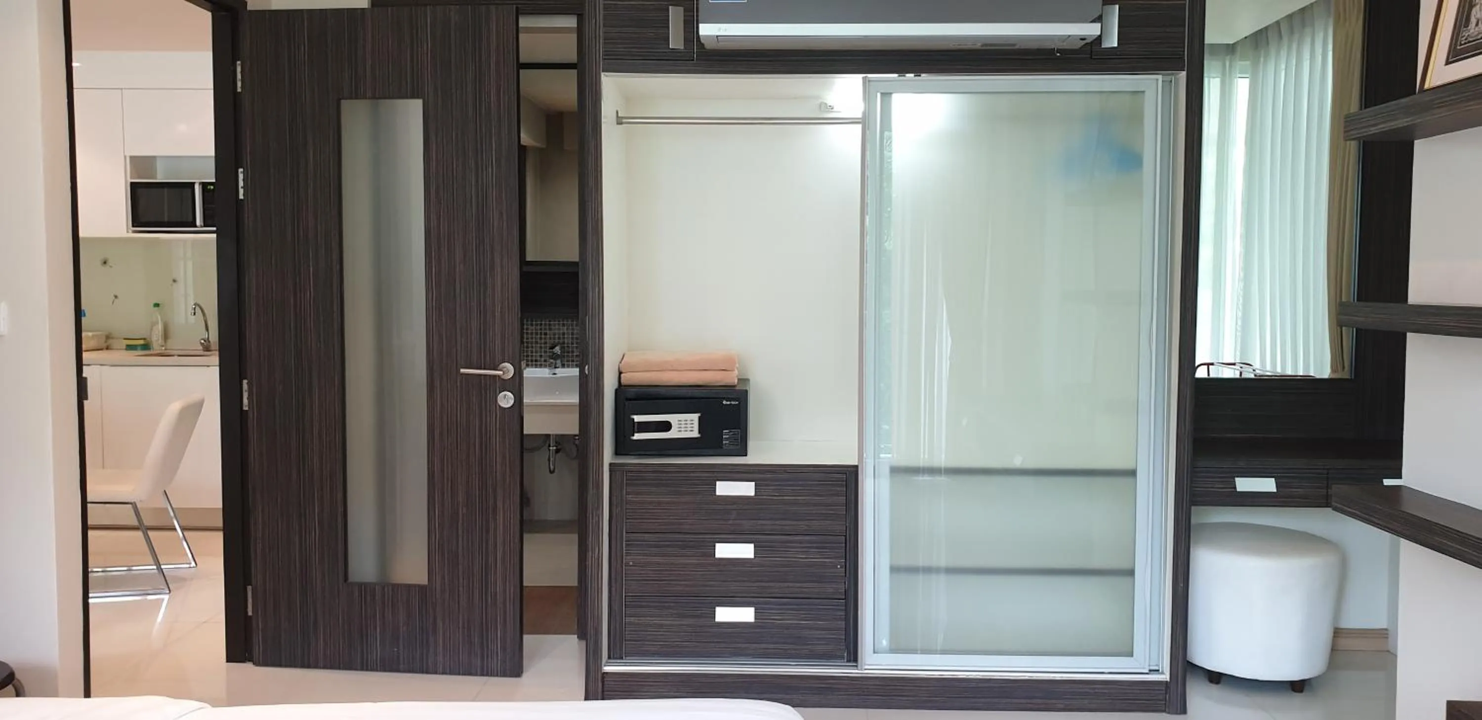 wardrobe in The Baycliff Residences