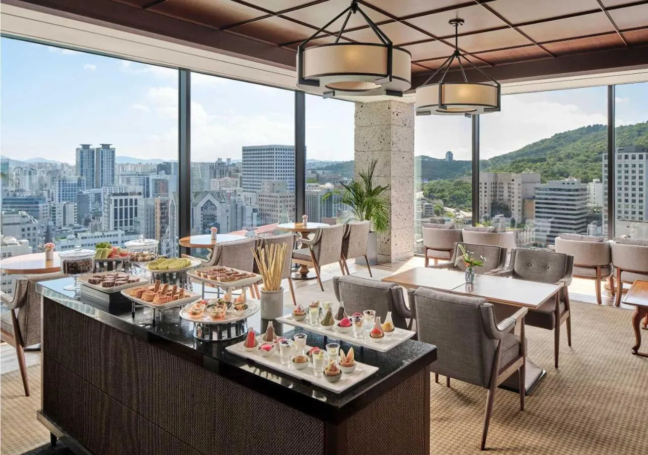 Lounge or bar in Royal Hotel Seoul