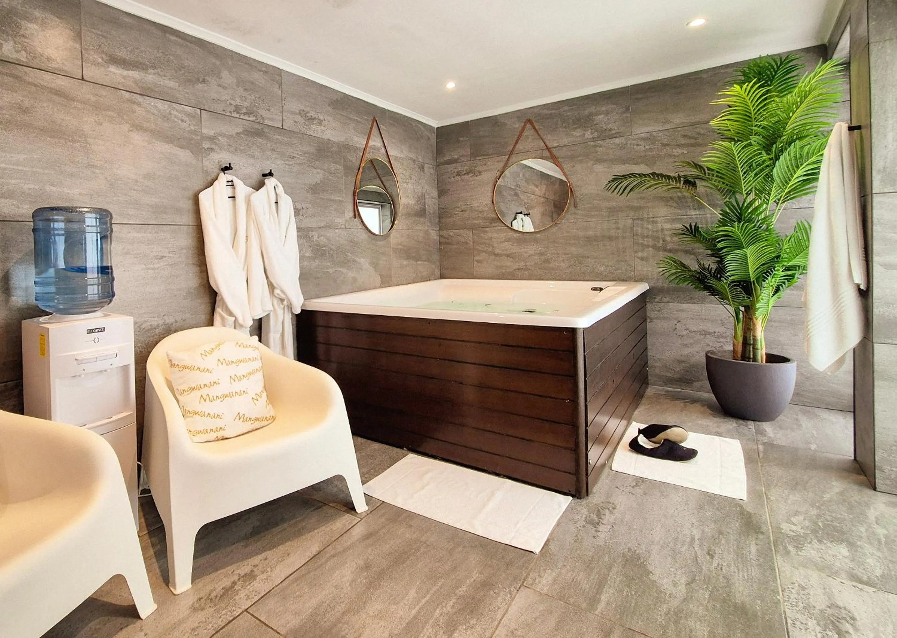 Hot Tub in Blue Marlin All-Inclusive Seascape by Dream Resorts