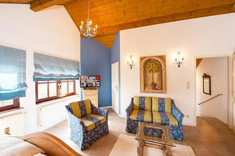 Photo of the whole room in Romantik Villa