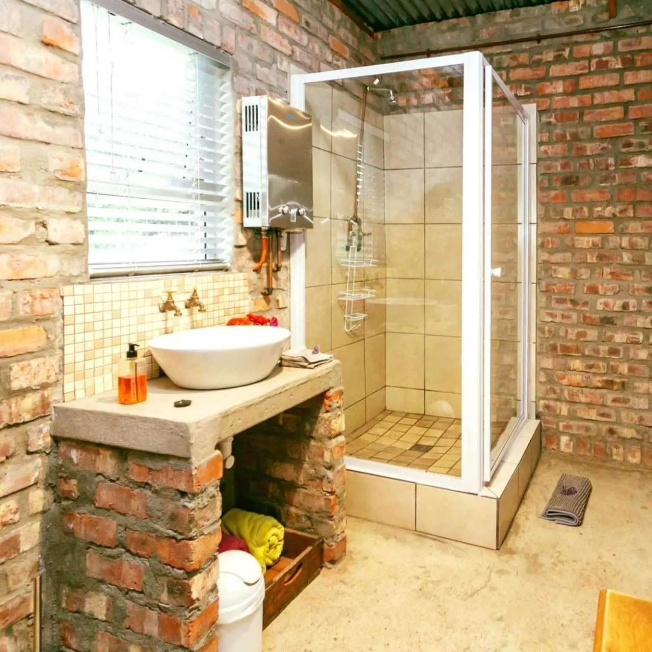 Shower in Die Fonteine Country Guesthouse and Glamping