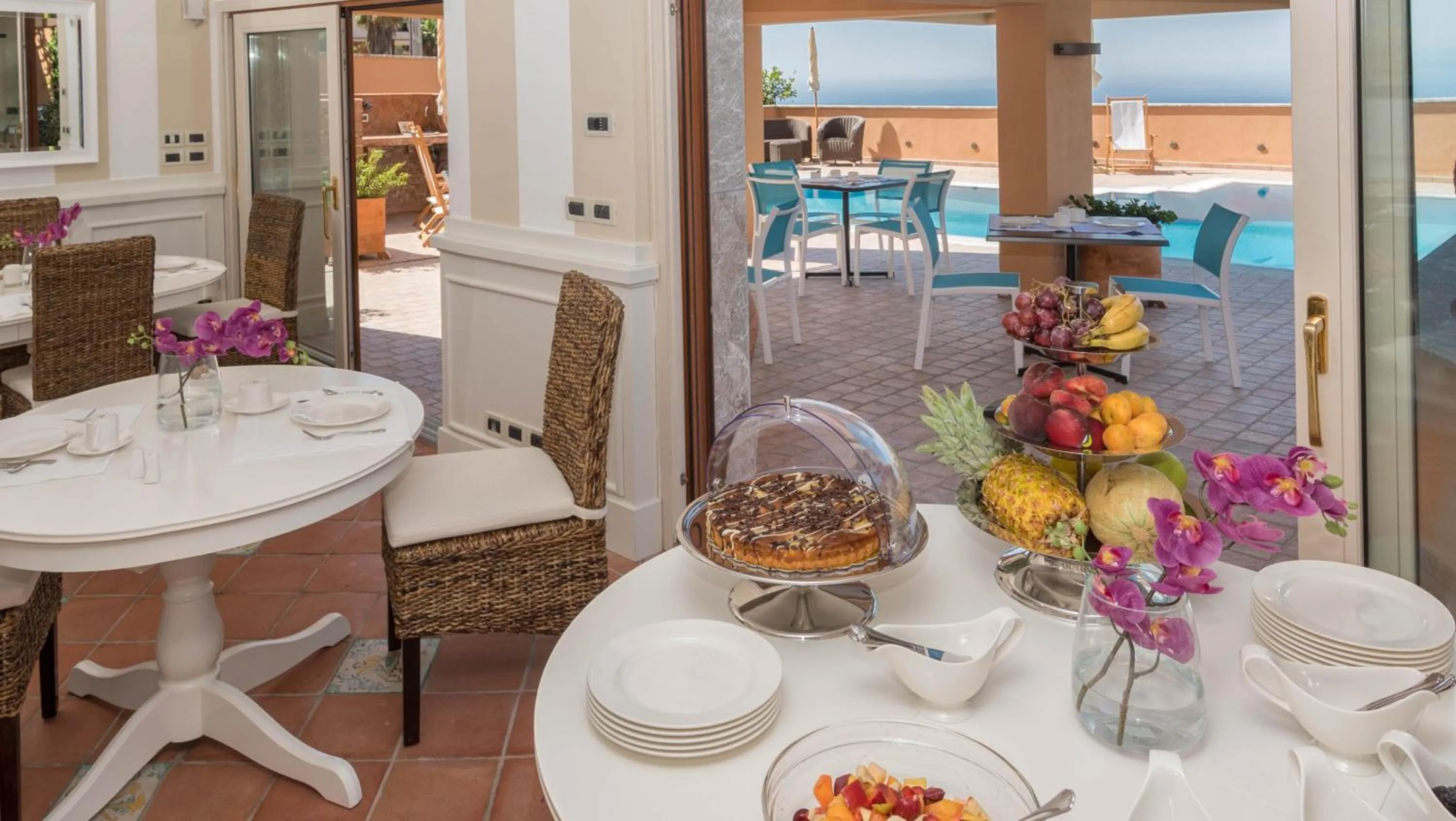 Buffet breakfast in Villa Le Terrazze Charming Rooms